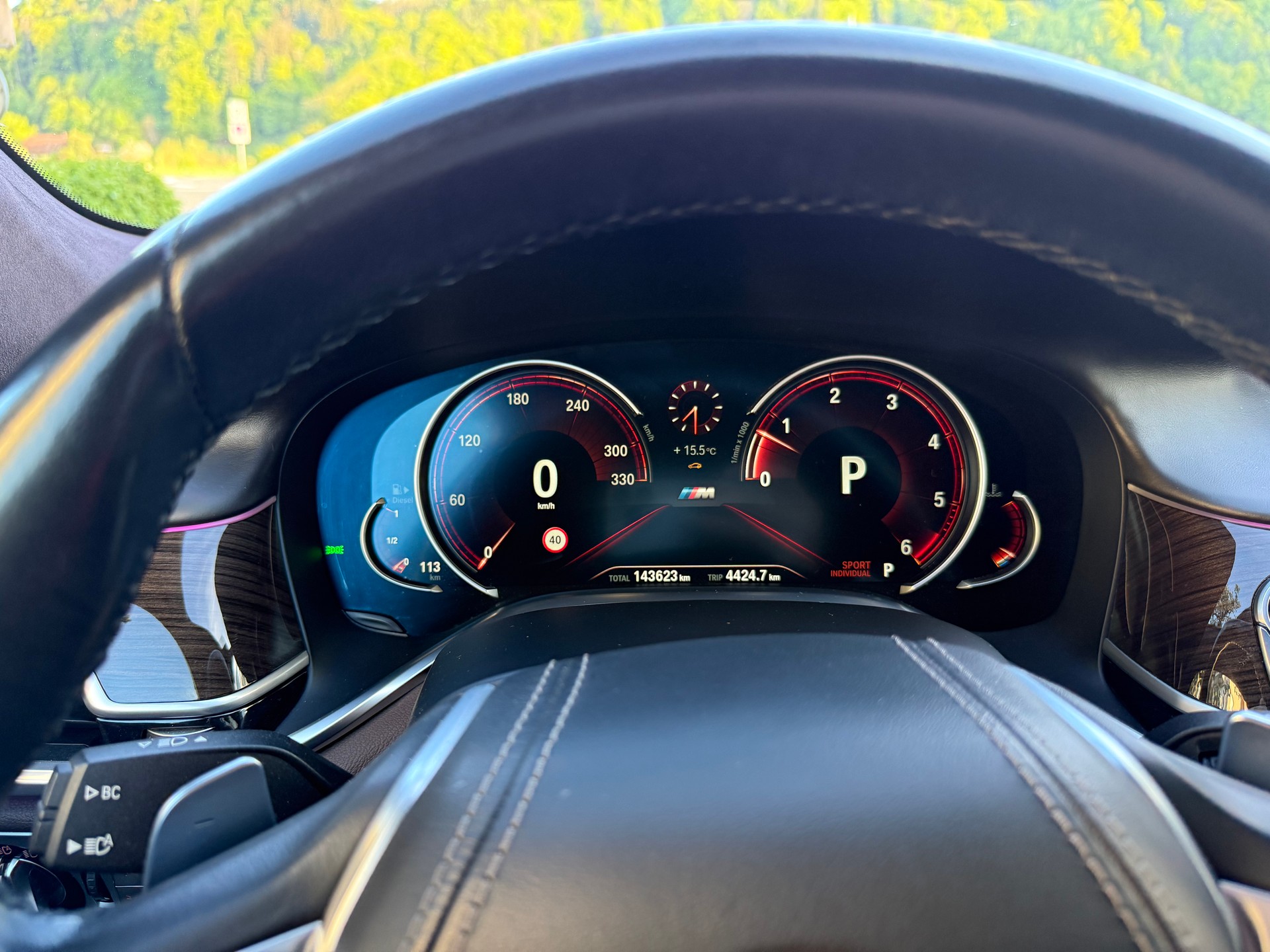 BMW 740d xDrive-image-16