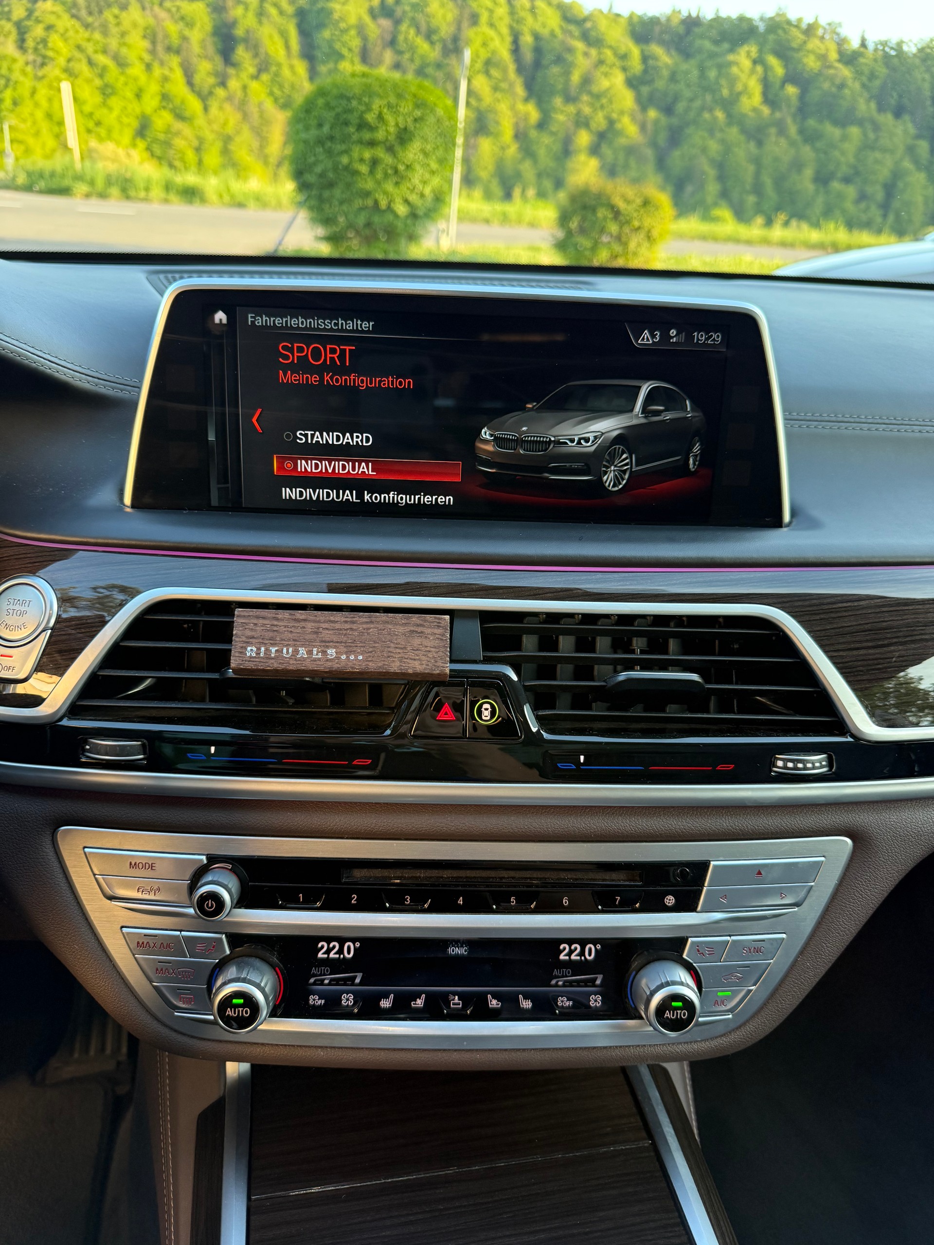 BMW 740d xDrive-image-9