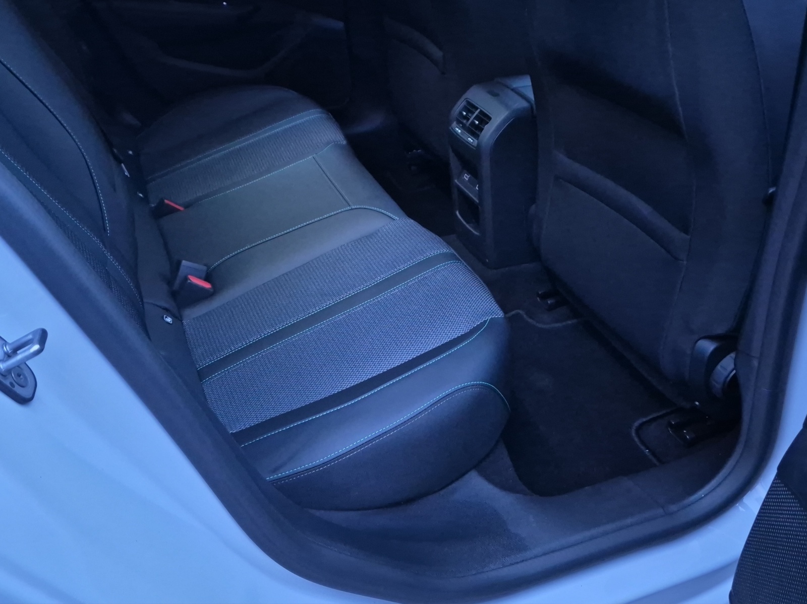 PEUGEOT 308 e SW Allure 54kWh-image-17