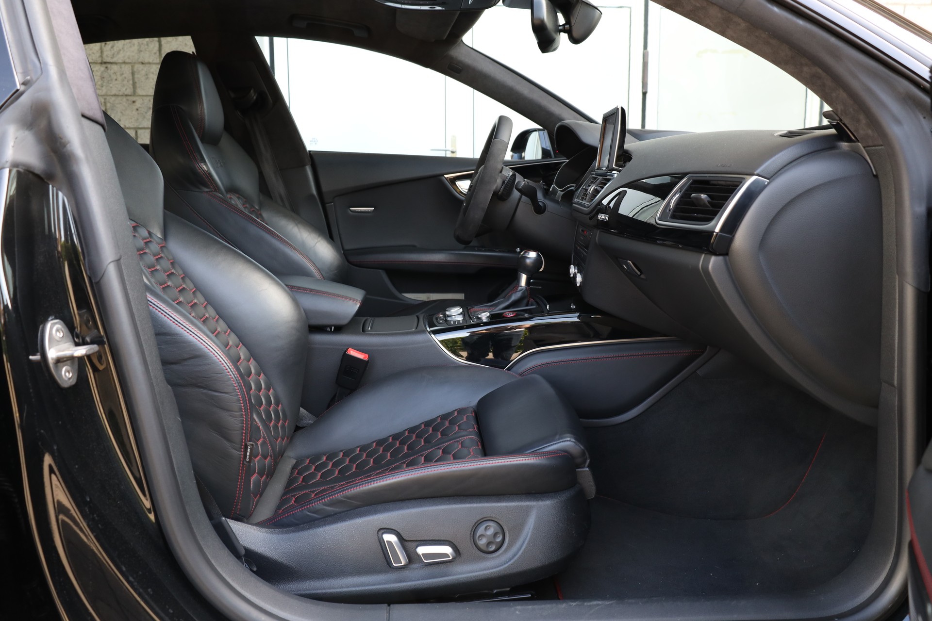 AUDI RS7 Sportback 4.0 TFSI V8 performance quattro-image-13