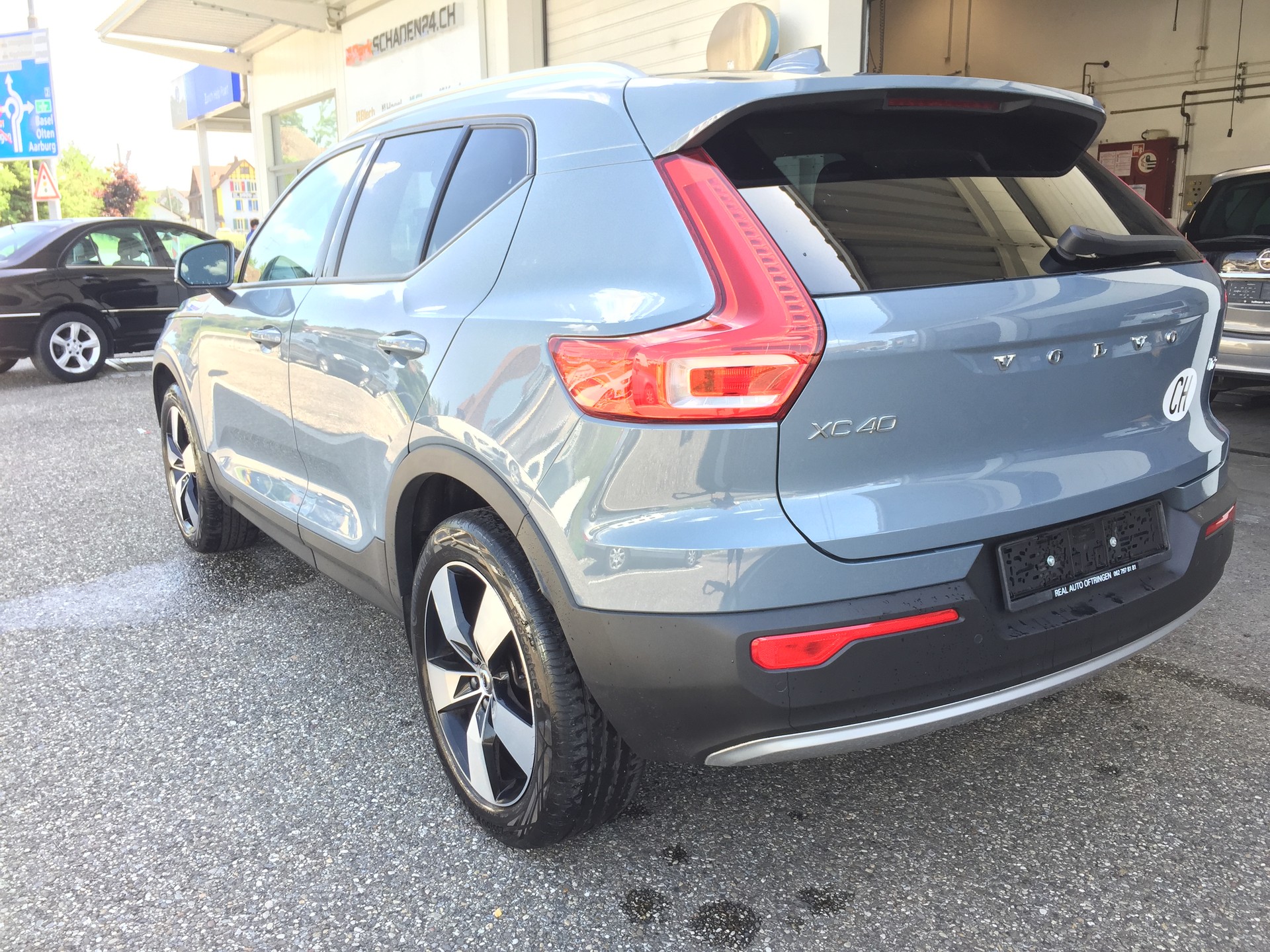 VOLVO XC40 T2 Momentum Geartronic-image-5