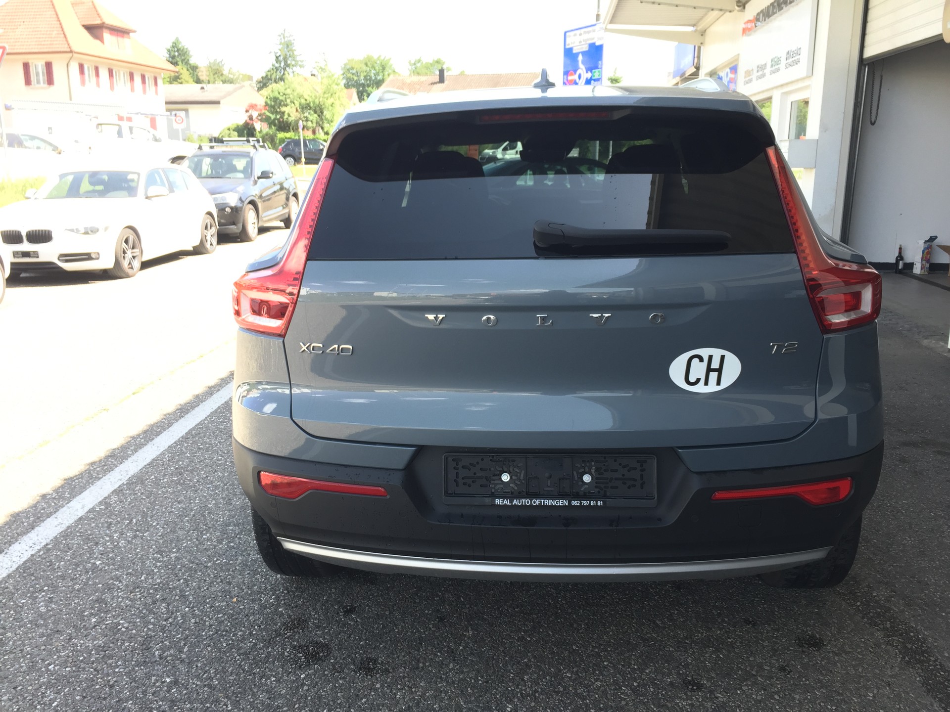 VOLVO XC40 T2 Momentum Geartronic-image-3