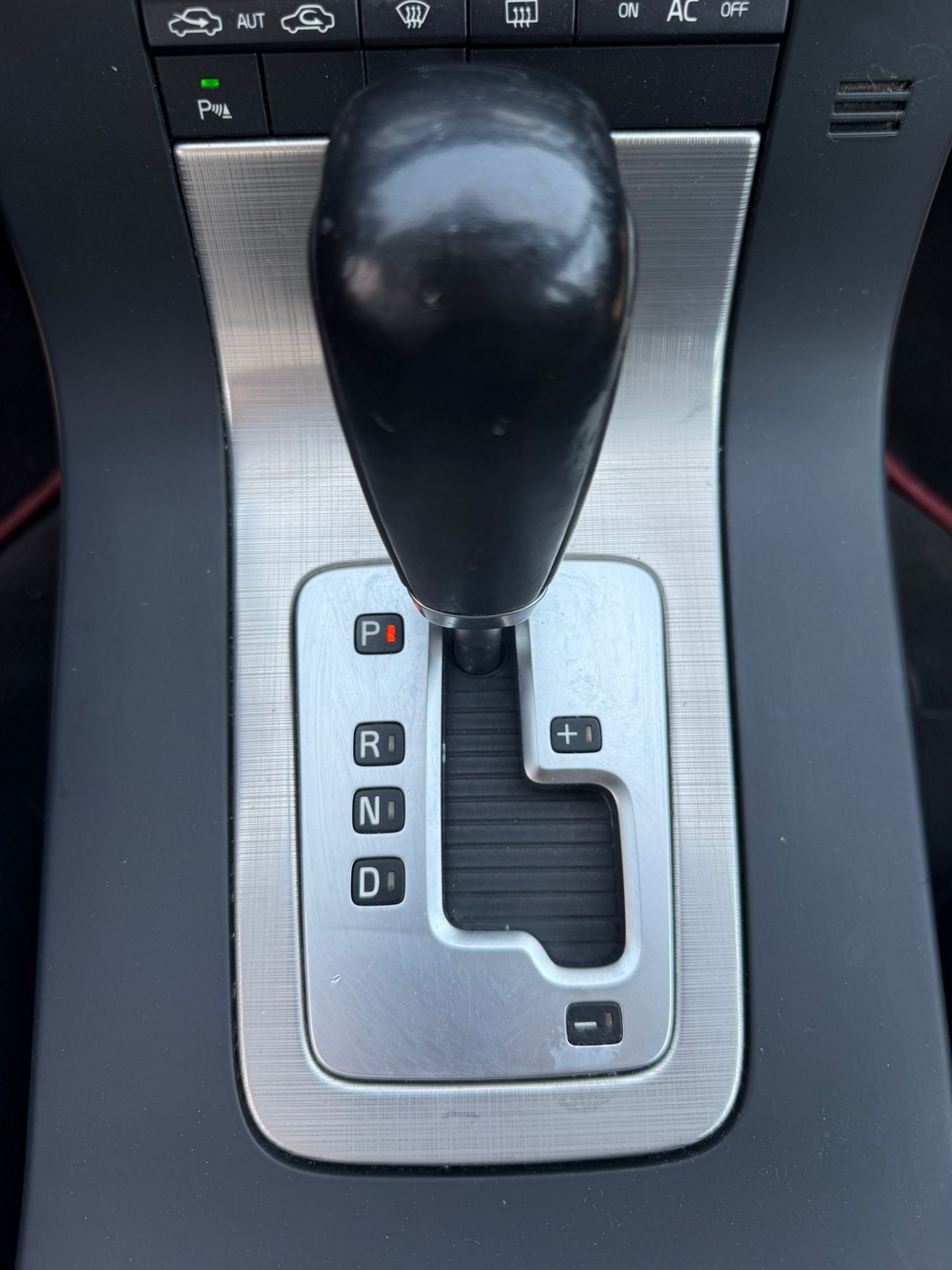 VOLVO V70 D3 Momentum Geartronic-image-9
