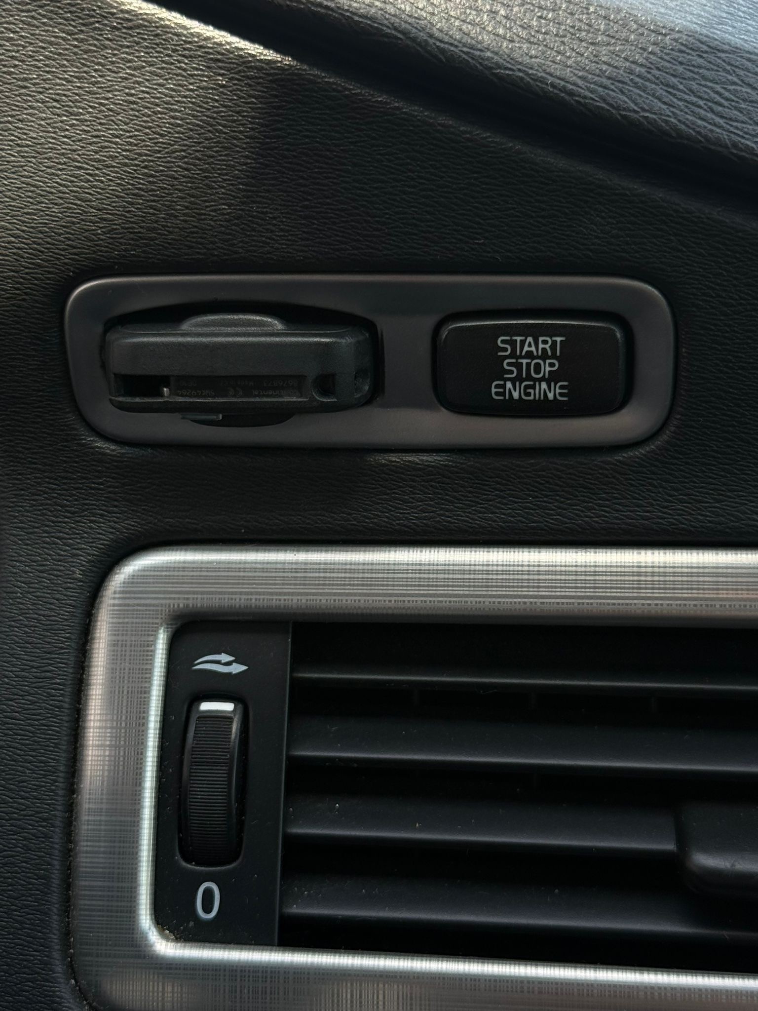 VOLVO V70 D3 Momentum Geartronic-image-12