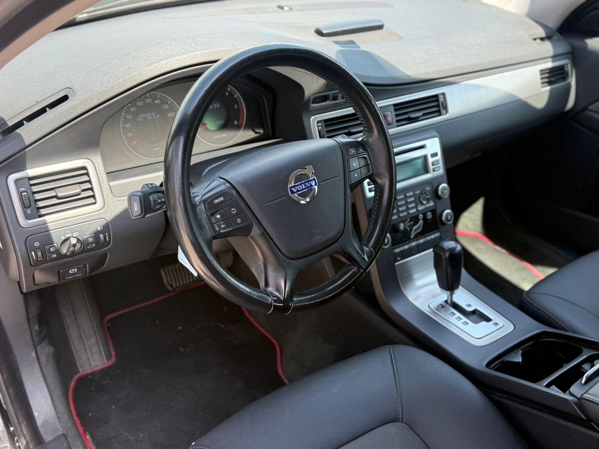 VOLVO V70 D3 Momentum Geartronic-image-7