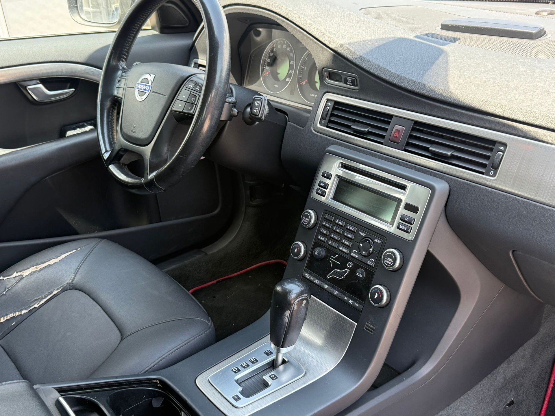 VOLVO V70 D3 Momentum Geartronic-image-8