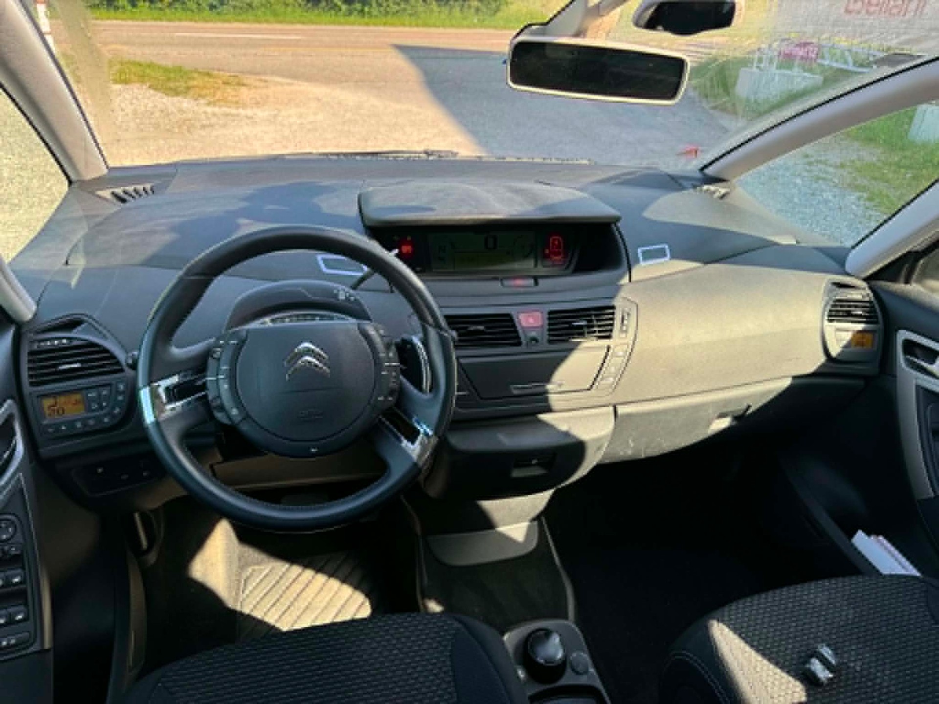 CITROEN Grand C4 Picasso 1.6 HDI 16V Séduction EGS6-image-4