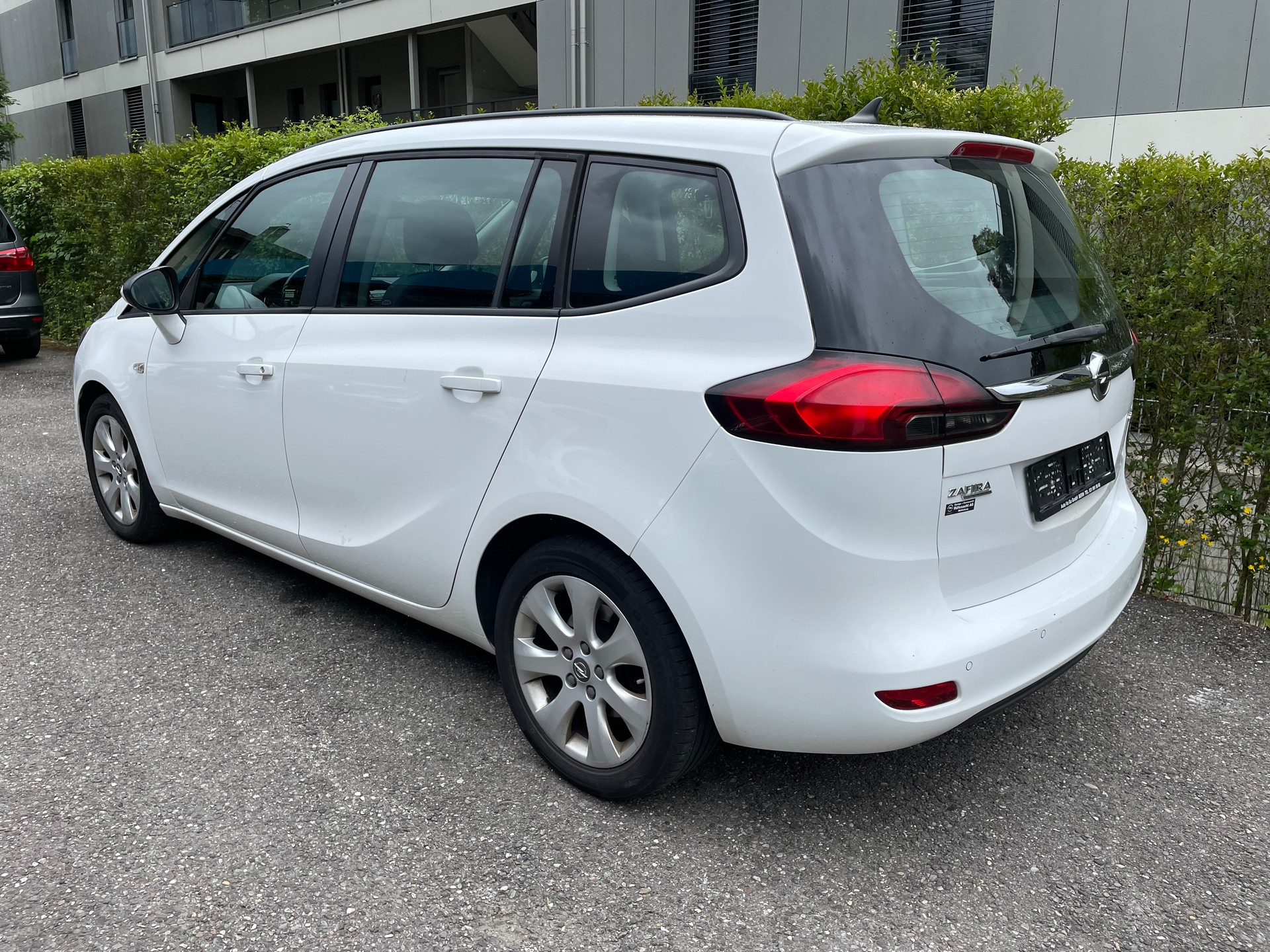 OPEL Zafira Tourer 1.6 CDTi Business Line-image-1
