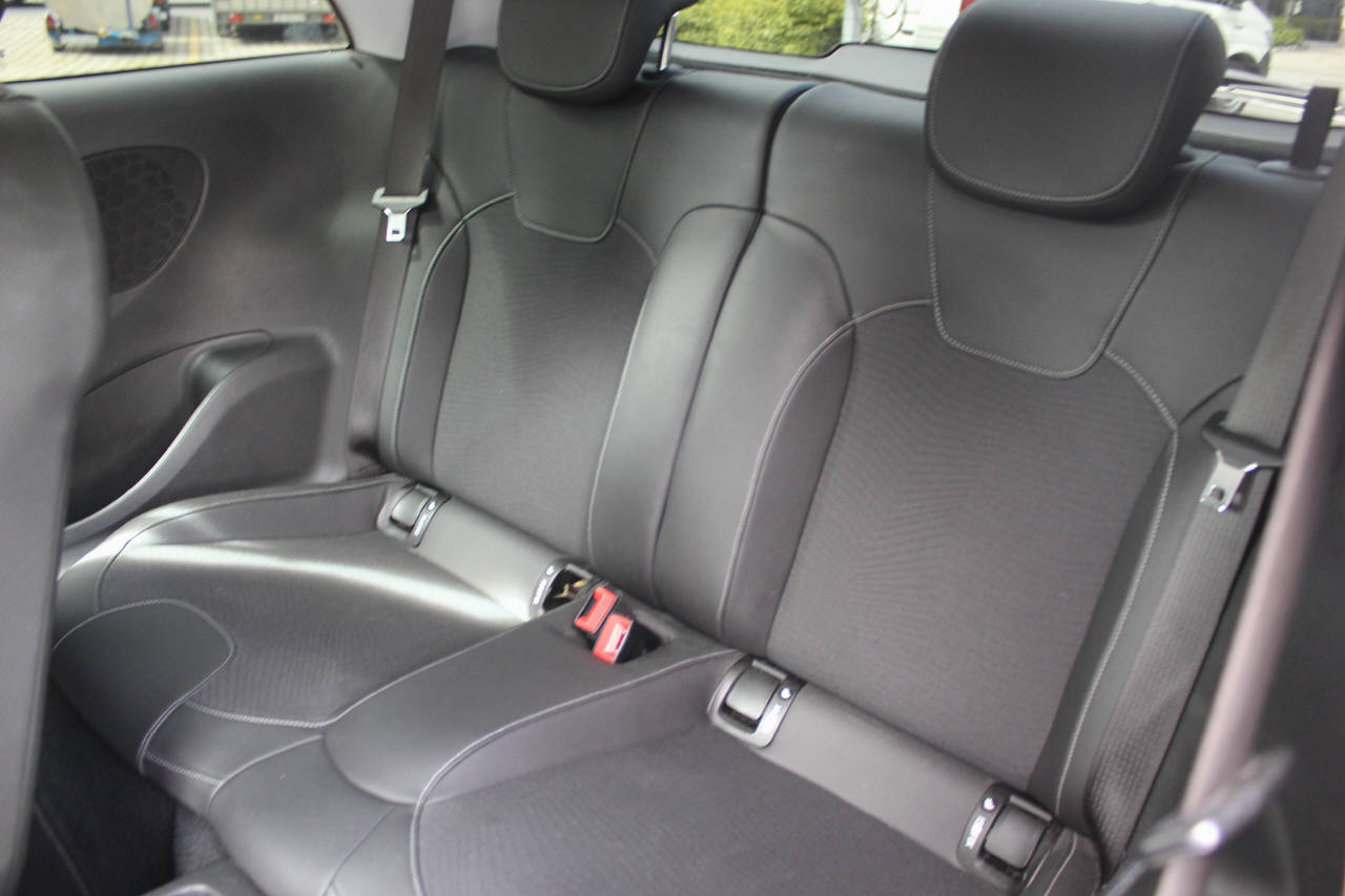 OPEL Adam 1.0i eFLEX Rocks S/S Cabrio-image-6