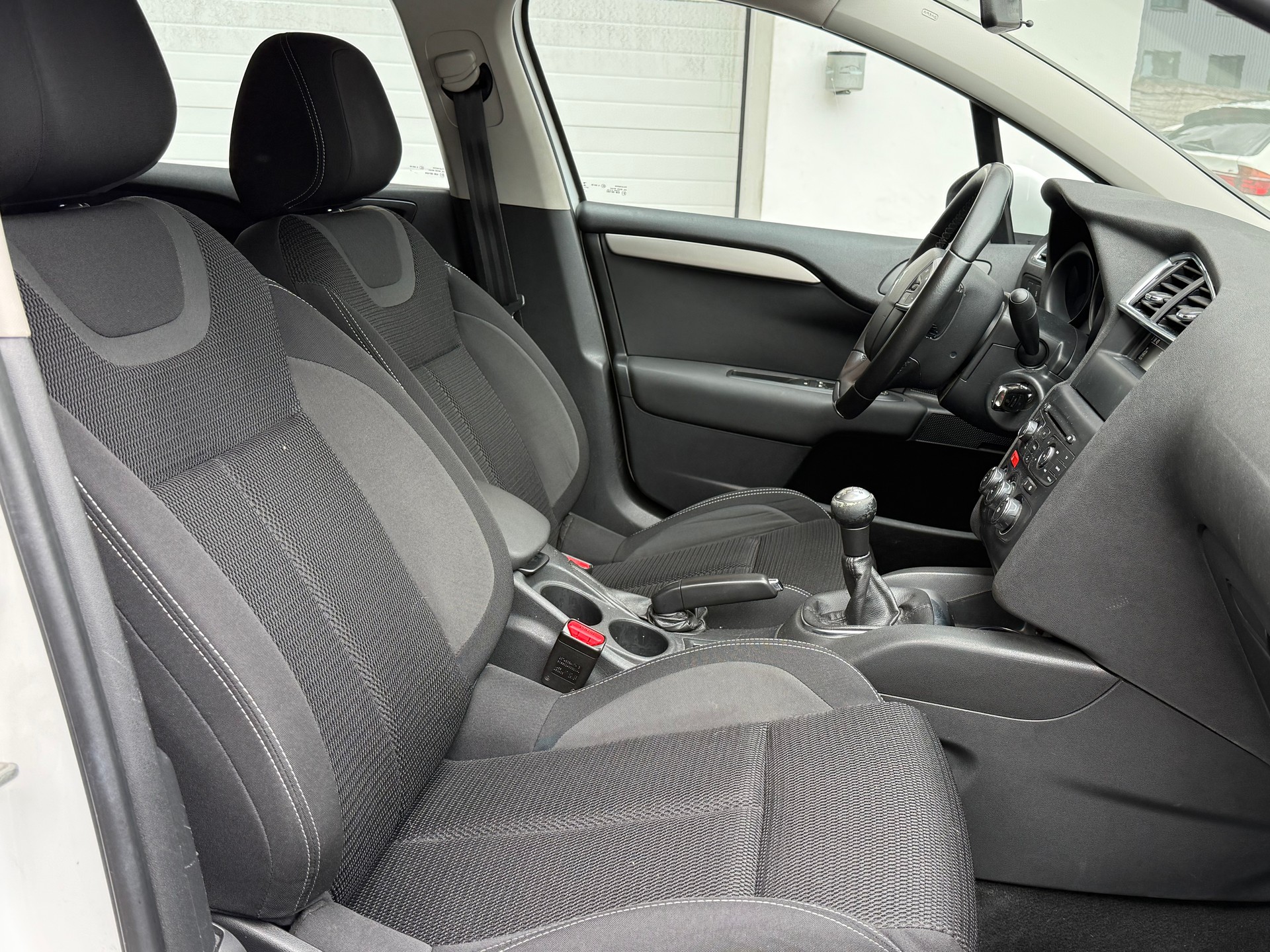 CITROEN C4 1.2 Pure Tech Feel-image-8