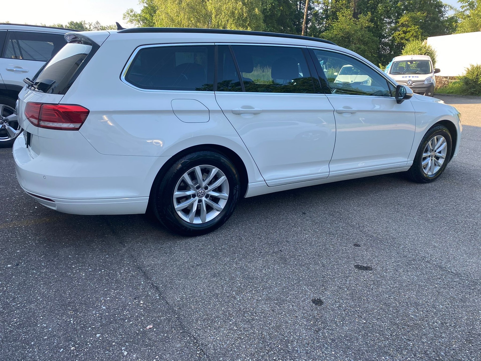 VW Passat Variant 2.0 TDI BMT Trendline DSG-showroom-element-1