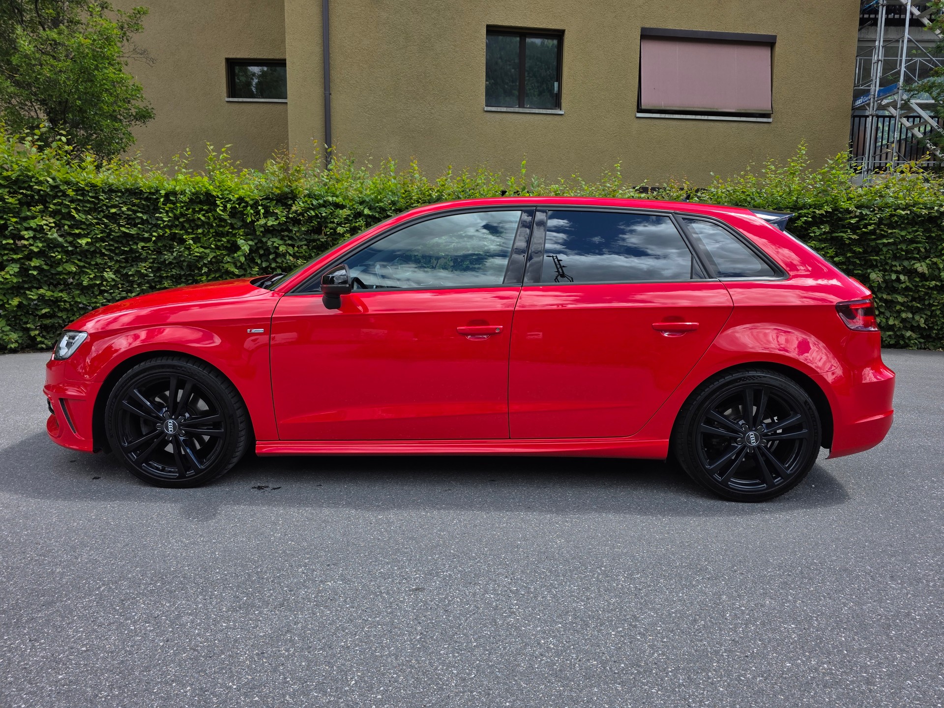 AUDI A3 Sportback 2.0 TDI Attraction quattro S-tronic-image-1