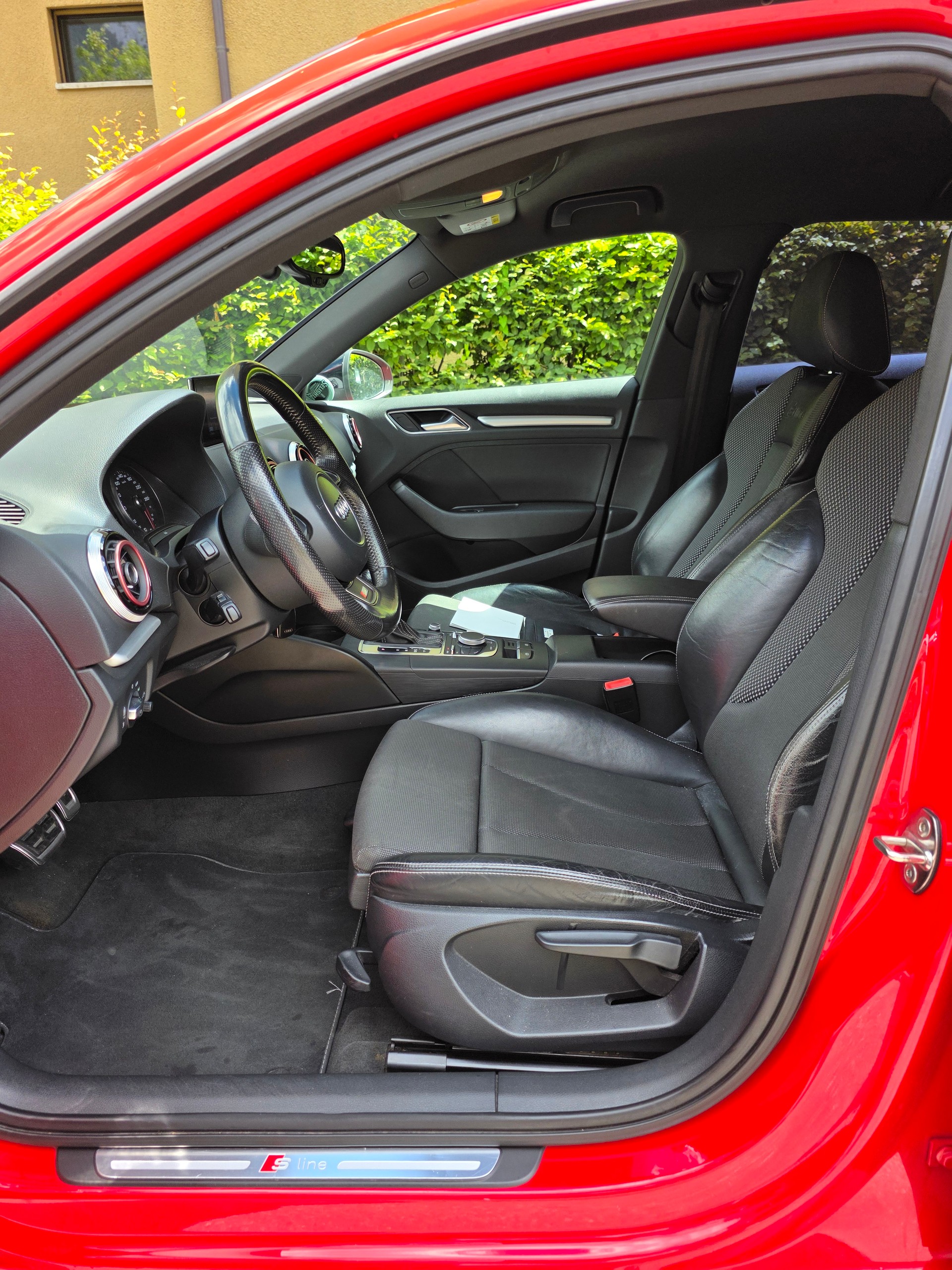 AUDI A3 Sportback 2.0 TDI Attraction quattro S-tronic-image-9