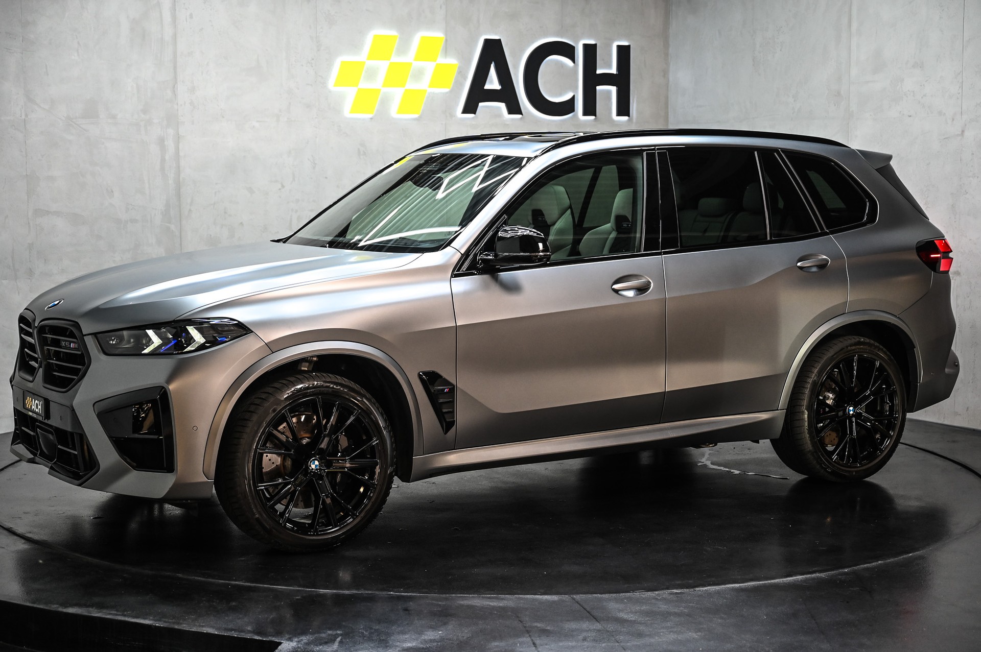 BMW X5 M Competition-showroom-element-3