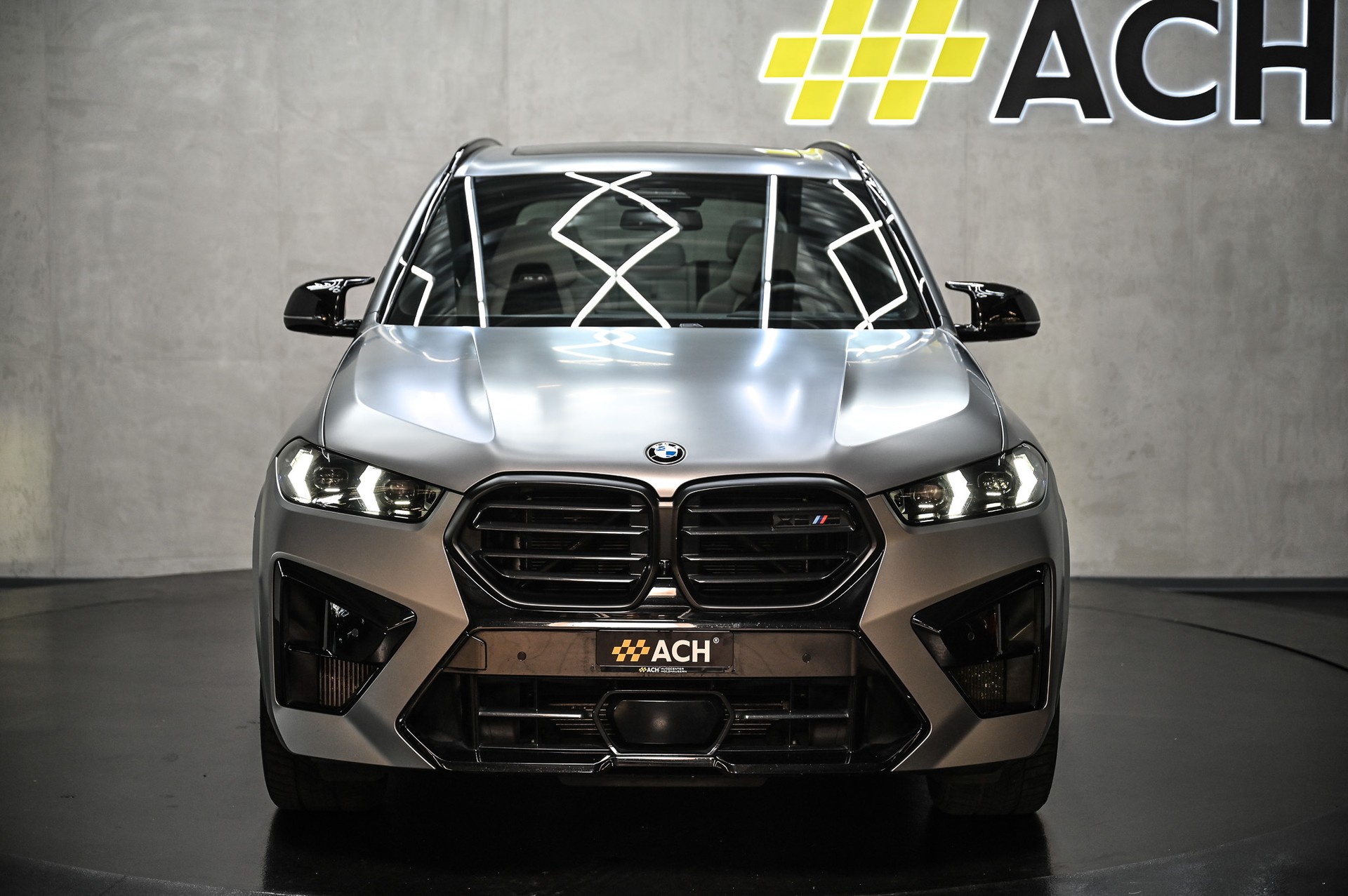 BMW X5 M Competition-showroom-element-1
