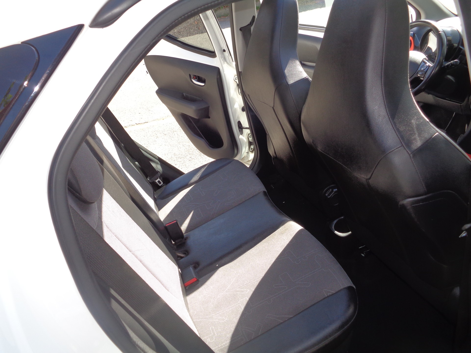 TOYOTA Aygo 1.0 VVT-i Limited White-image-11
