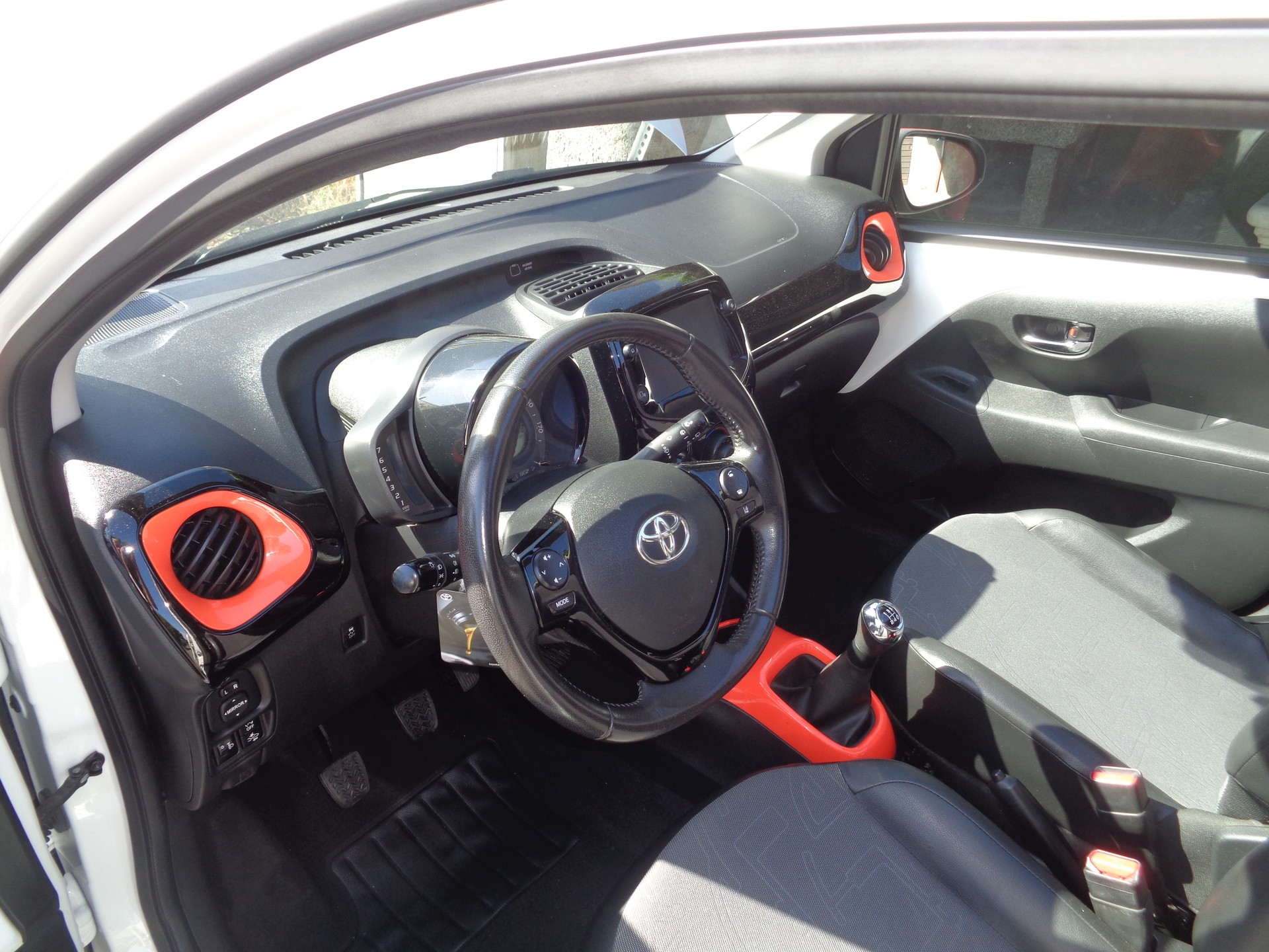 TOYOTA Aygo 1.0 VVT-i Limited White-image-7