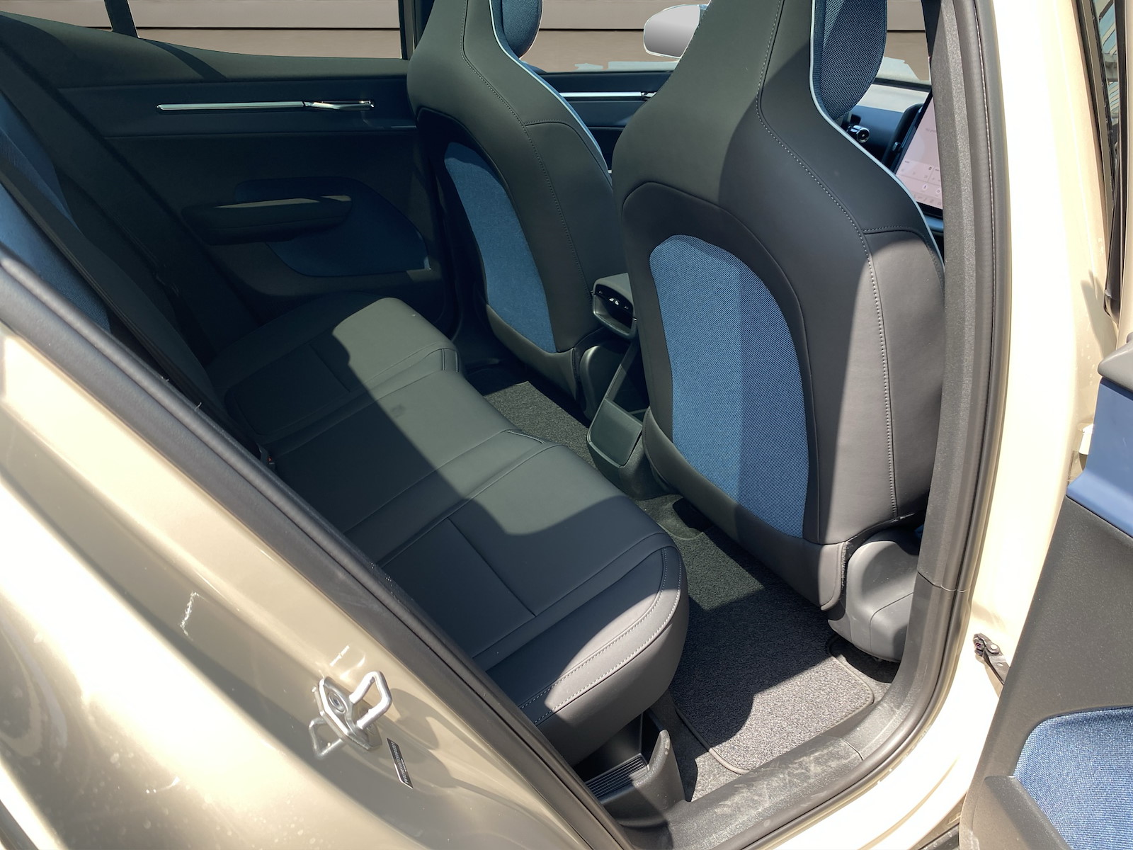 VOLVO EX 30 CC E60 Twin Performance AWD-image-11