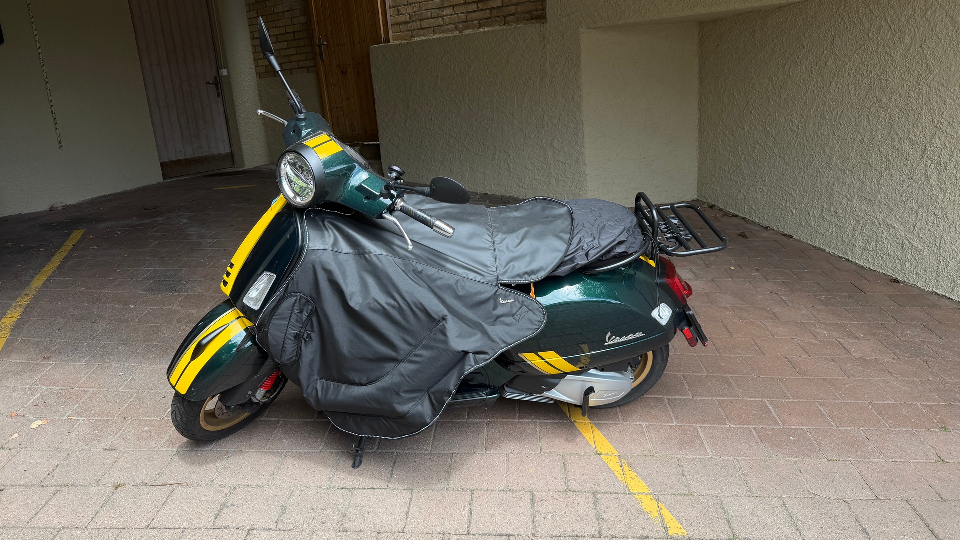 PIAGGIO Vespa GTS 300 HPE Racing Sixties ABS/ASR-image-7
