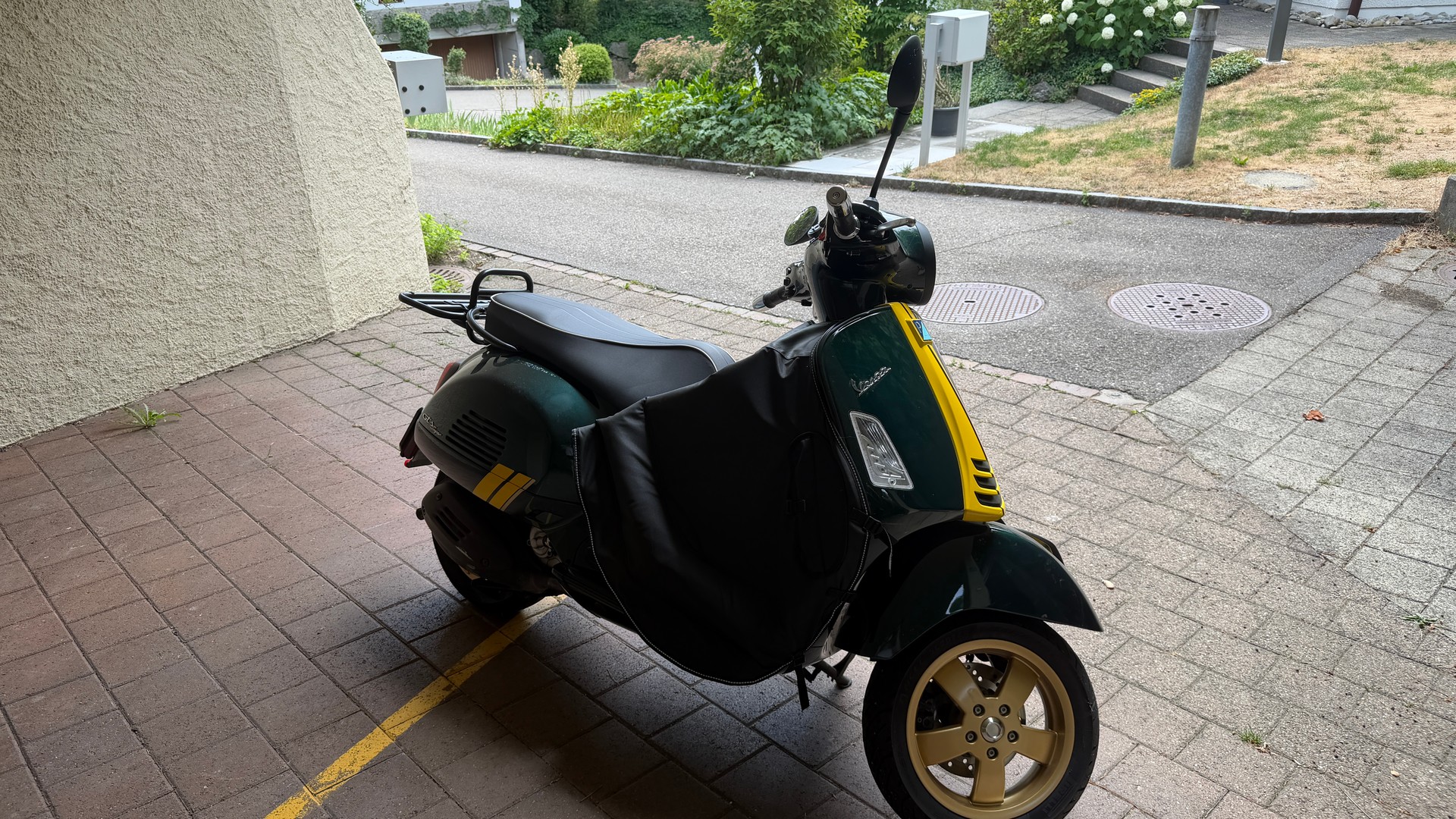 PIAGGIO Vespa GTS 300 HPE Racing Sixties ABS/ASR-image-3