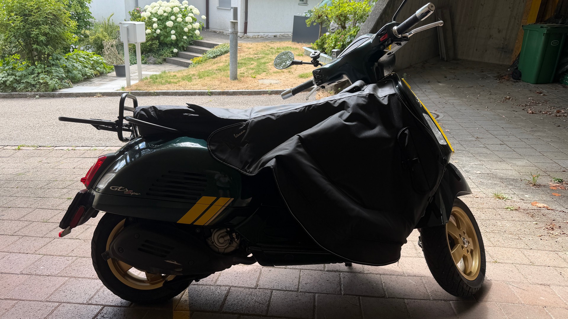 PIAGGIO Vespa GTS 300 HPE Racing Sixties ABS/ASR-image-12