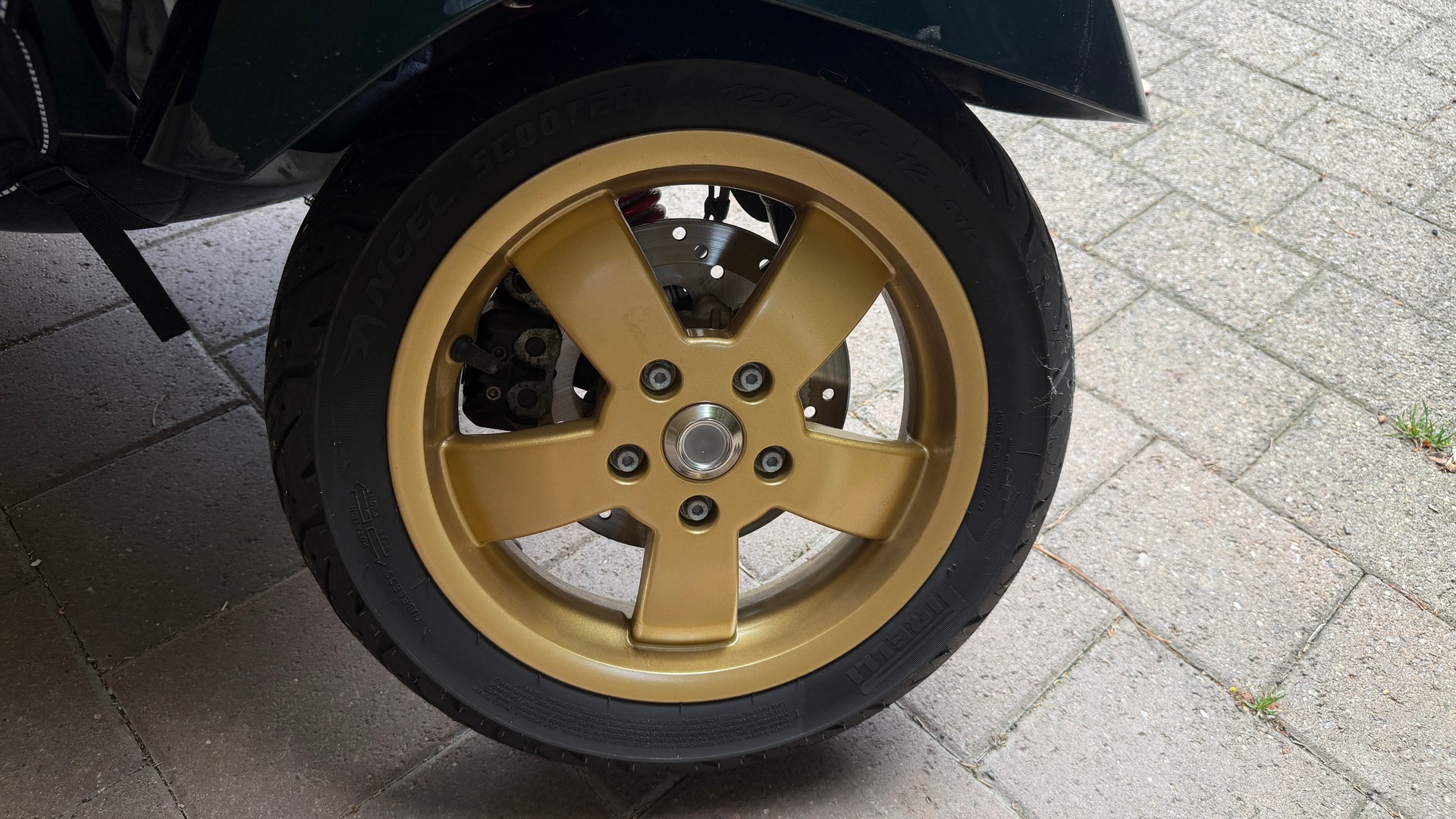 PIAGGIO Vespa GTS 300 HPE Racing Sixties ABS/ASR-image-5