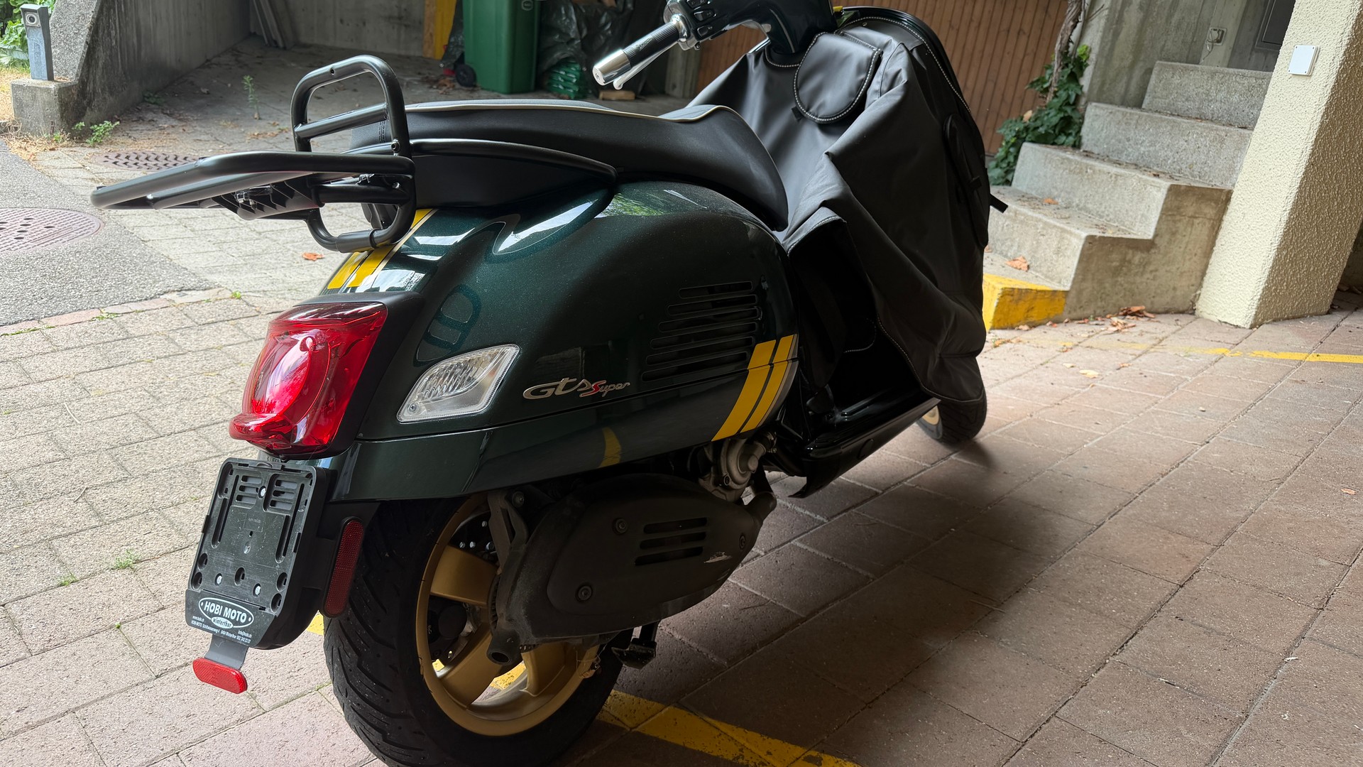PIAGGIO Vespa GTS 300 HPE Racing Sixties ABS/ASR-image-2