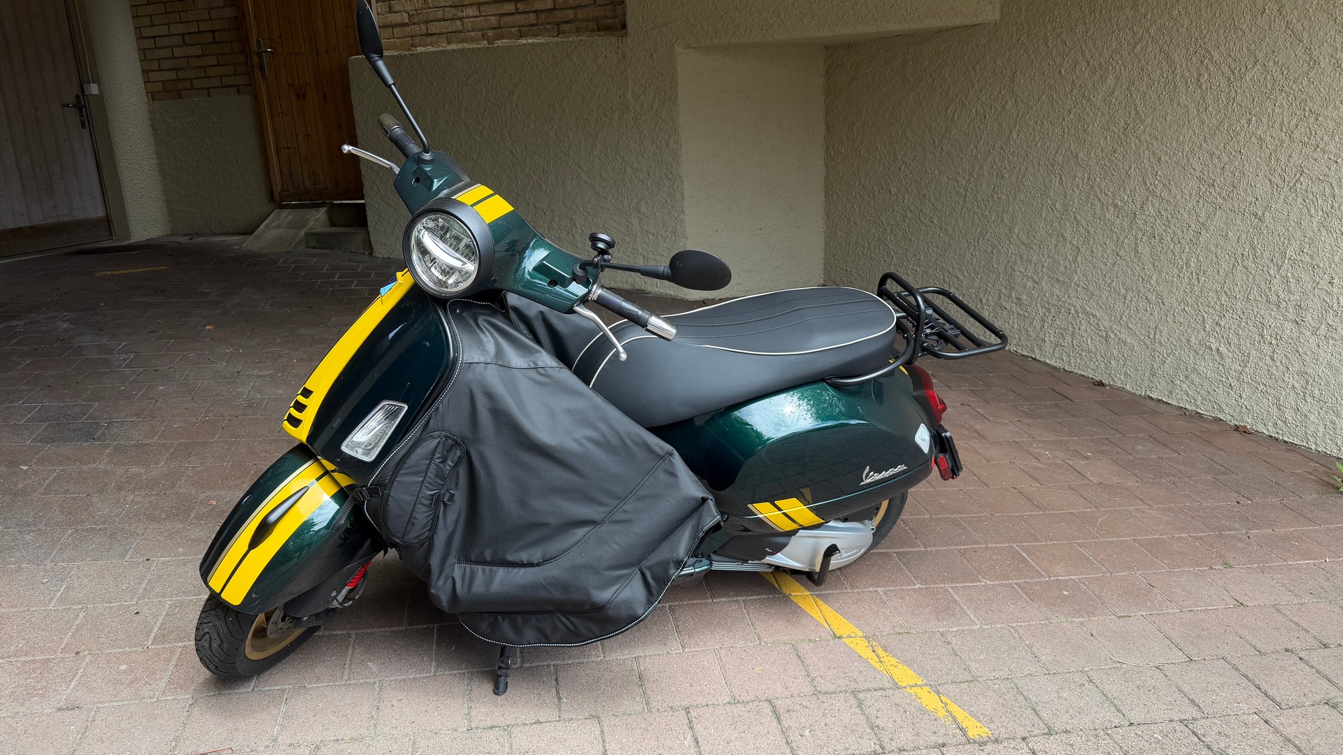 PIAGGIO Vespa GTS 300 HPE Racing Sixties ABS/ASR-image-1