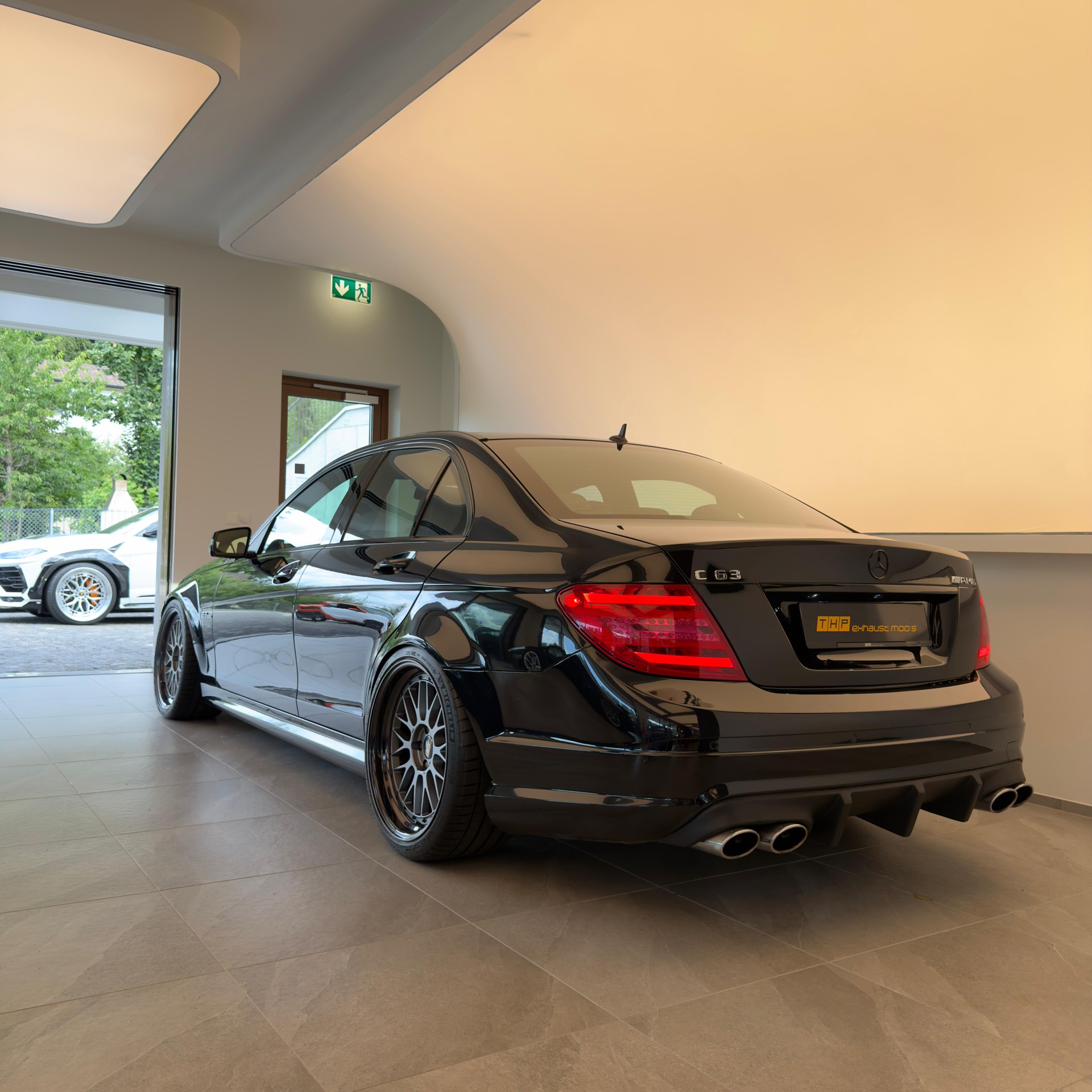 MERCEDES-BENZ C 63 AMG Avantgarde 7G-Tronic-showroom-element-1