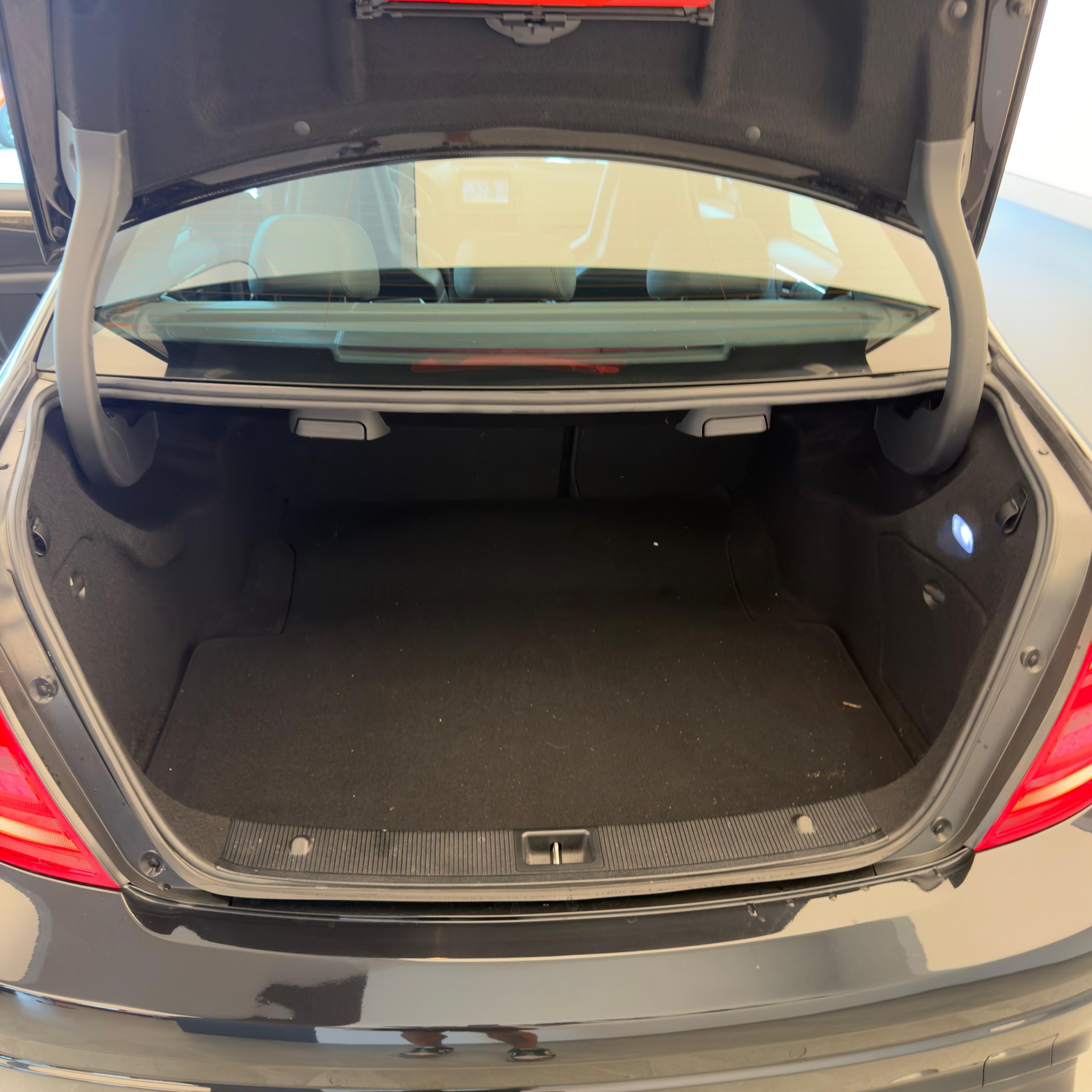 MERCEDES-BENZ C 63 AMG Avantgarde 7G-Tronic-showroom-element-3
