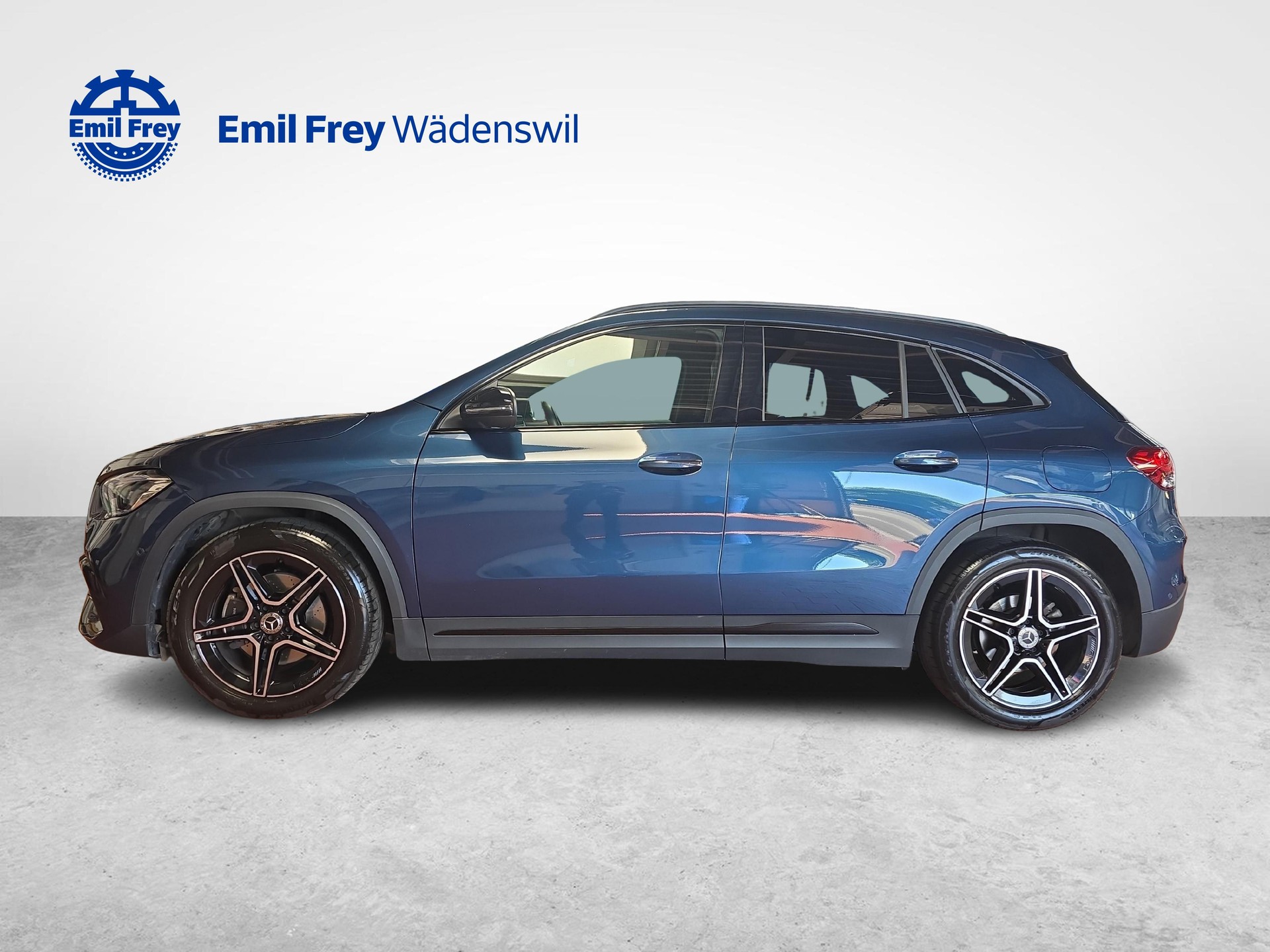MERCEDES-BENZ GLA 200 4MATIC AMG Line-showroom-element-1