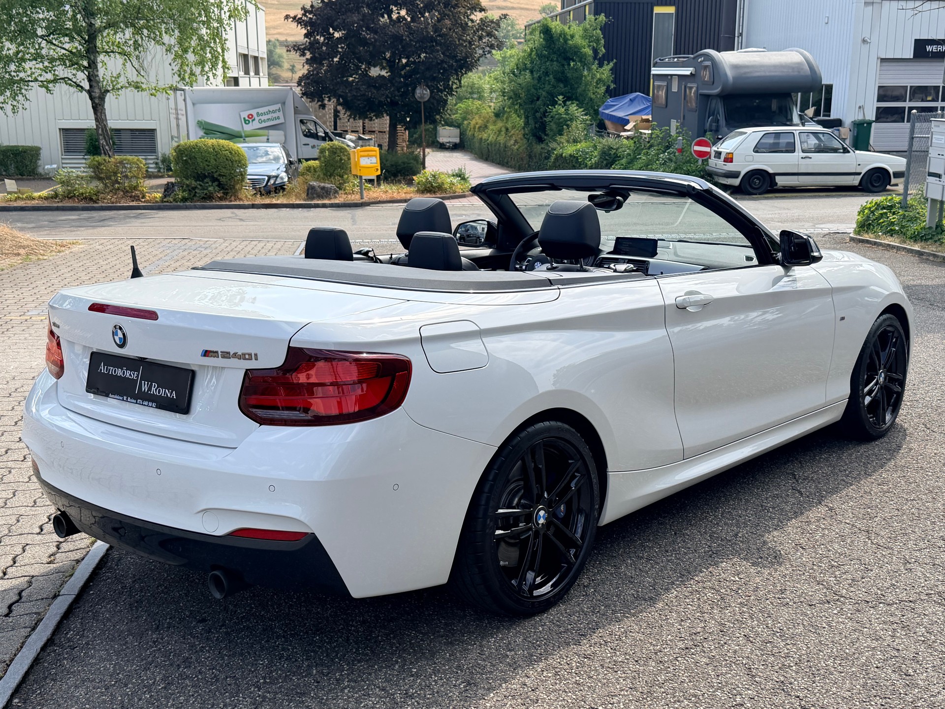 BMW M240i xDrive Steptronic-showroom-element-2