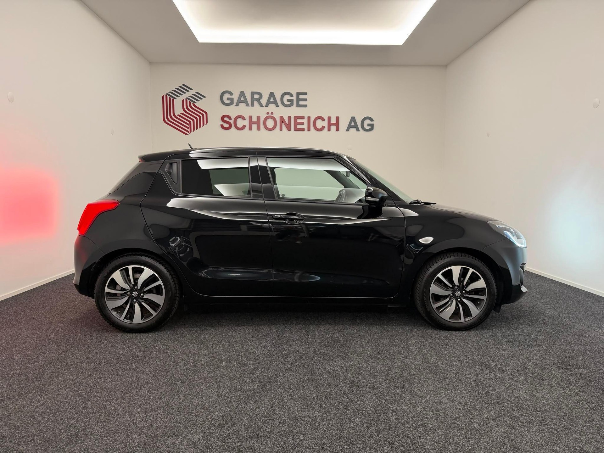 SUZUKI Swift 1.0 T Compact Top-showroom-element-3