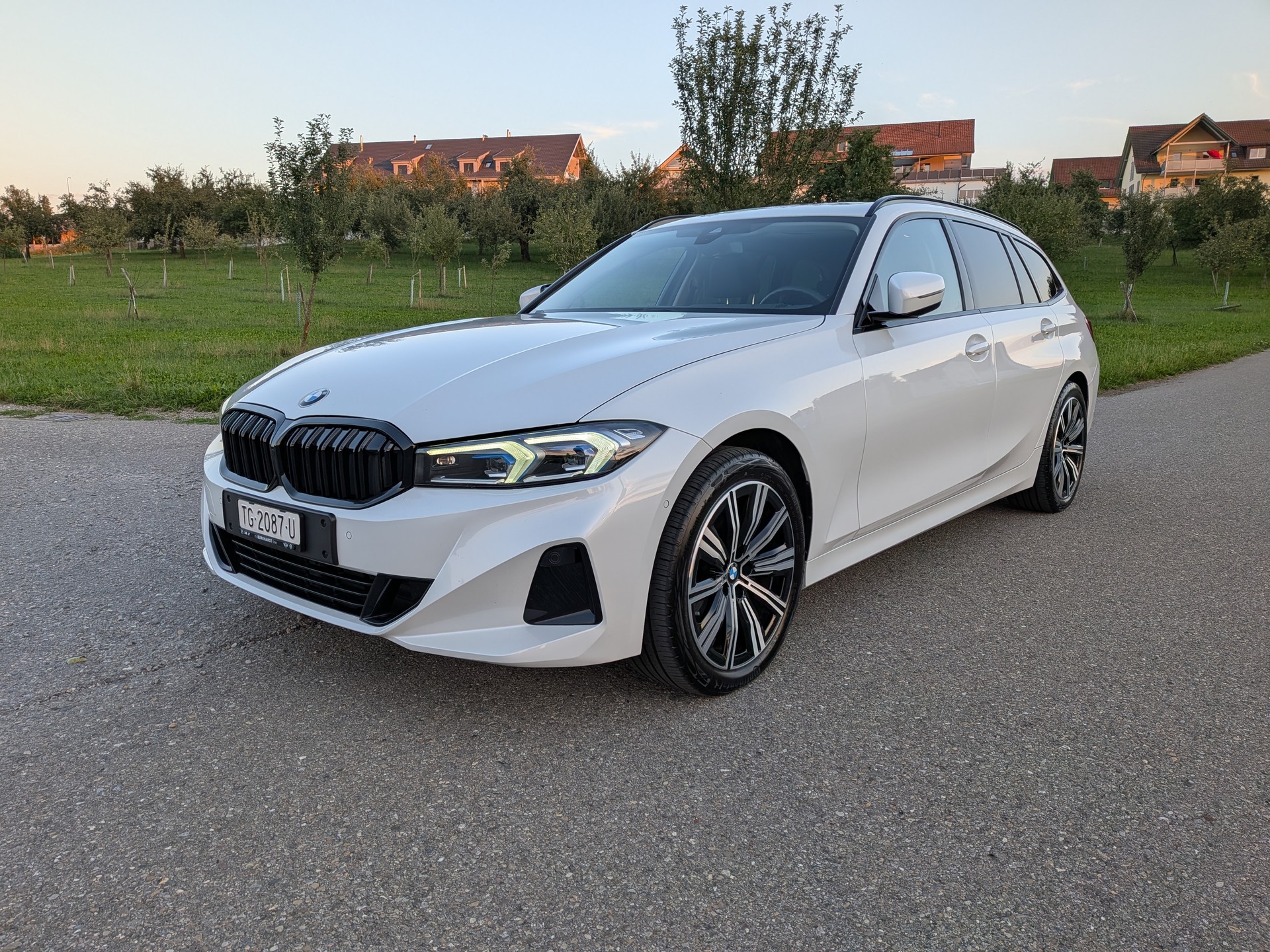 BMW 320d xDrive 48V Steptronic Sport Line-showroom-element-2