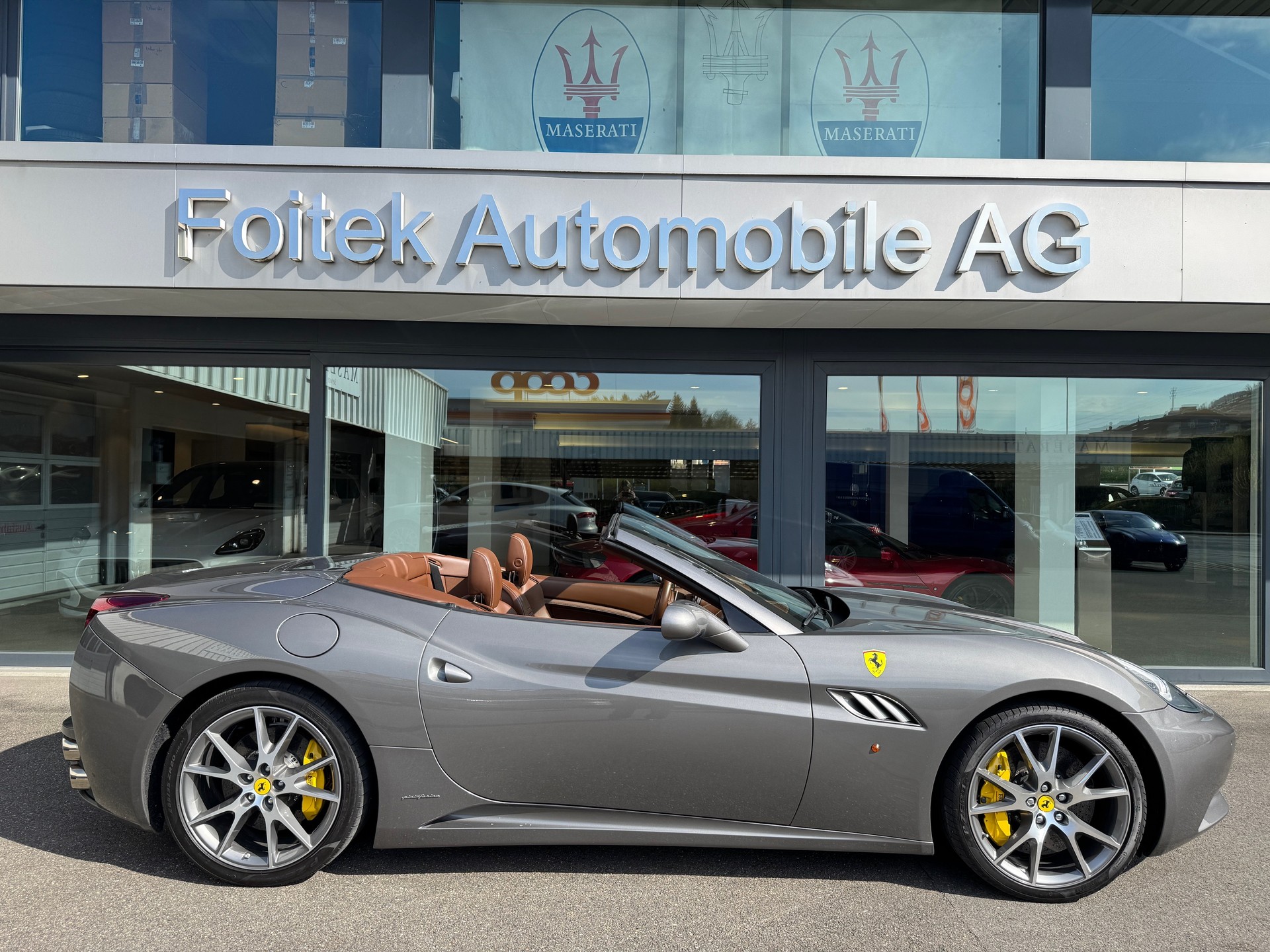 FERRARI California 4.3 V8-showroom-element-1
