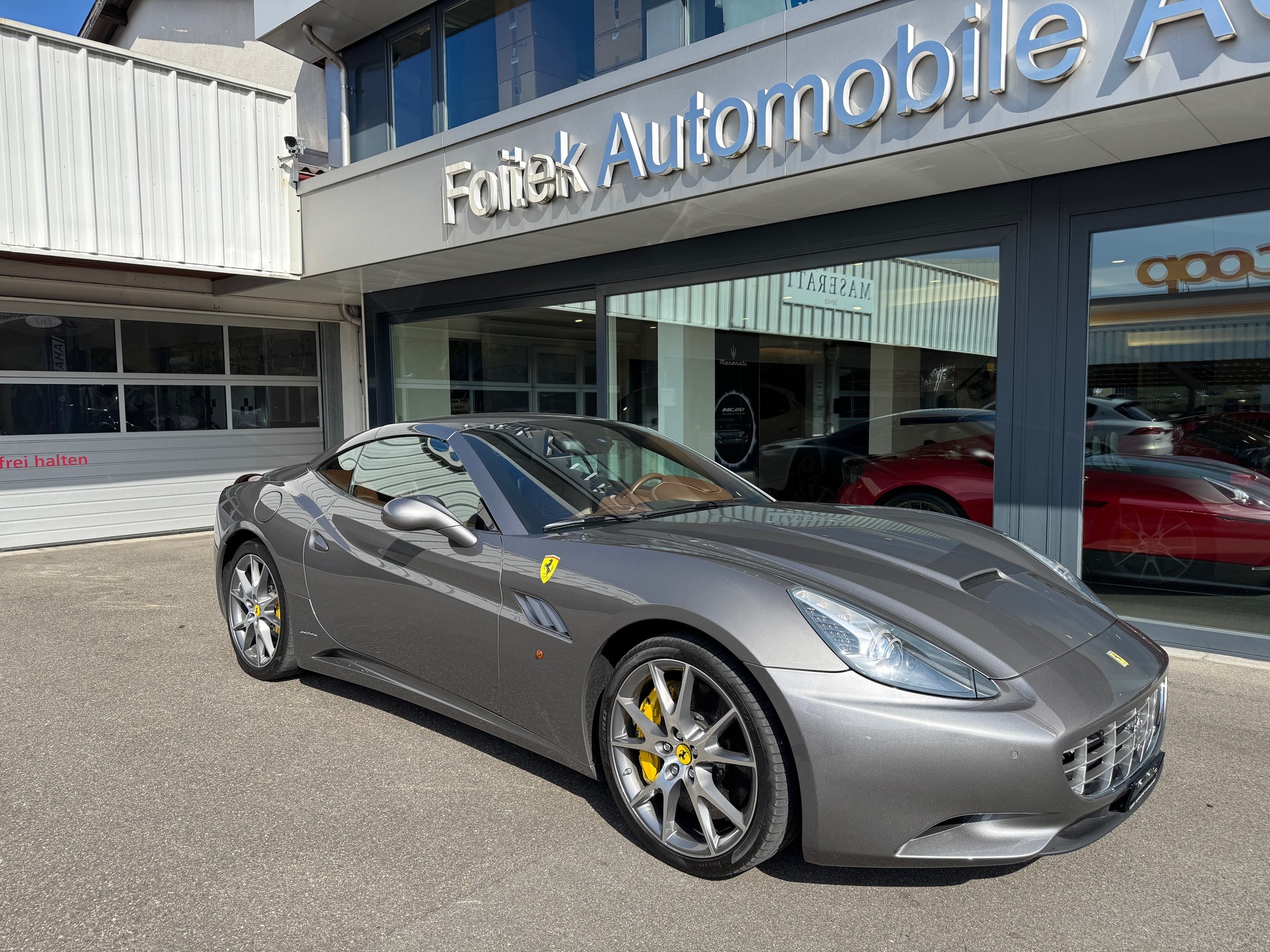 FERRARI California 4.3 V8-showroom-element-2