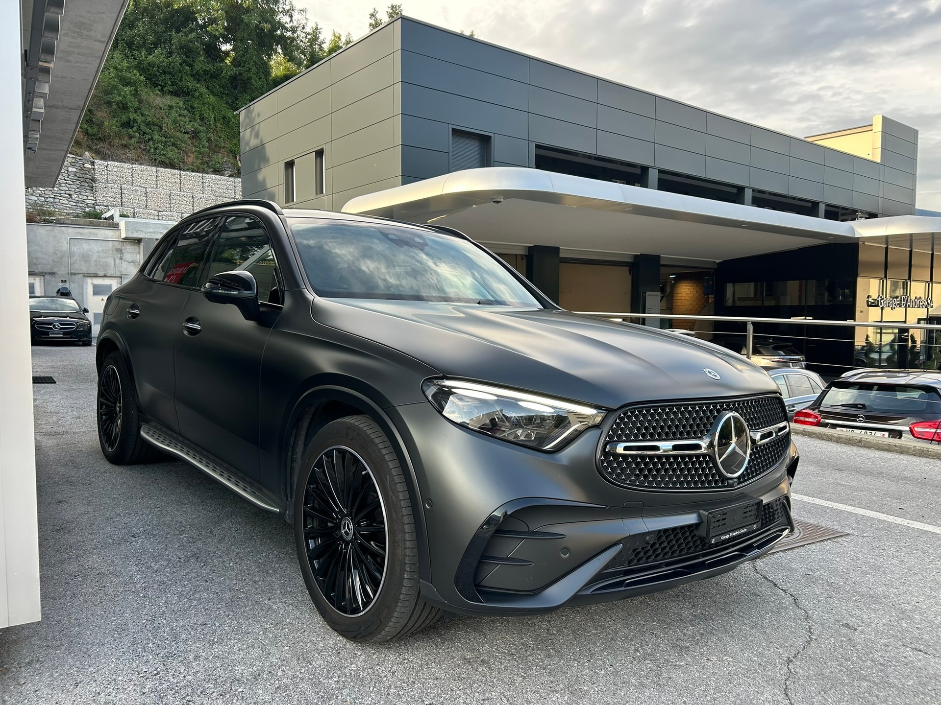 MERCEDES-BENZ GLC 300 4Matic 9G-Tronic-image-2