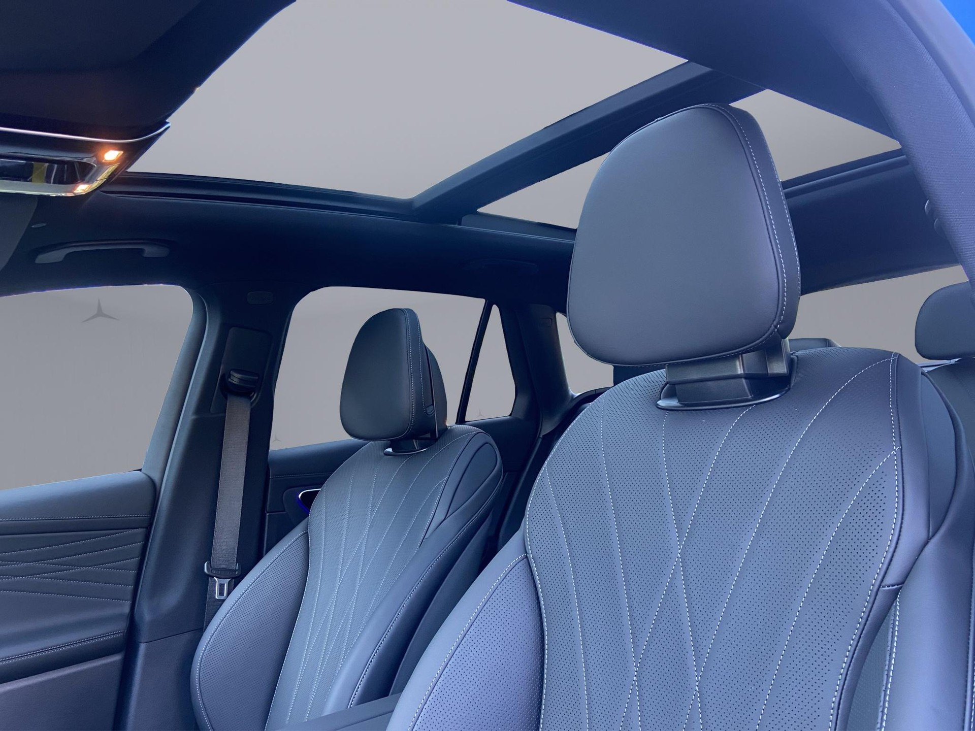 MERCEDES-BENZ GLC 300 e EQ Star AMG Line 4matic-image-19