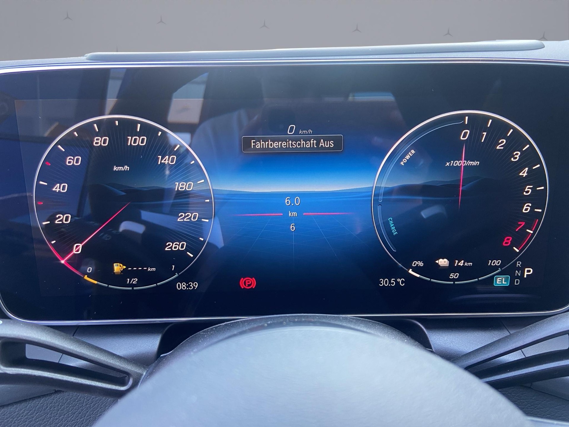 MERCEDES-BENZ GLC 300 e EQ Star AMG Line 4matic-image-10