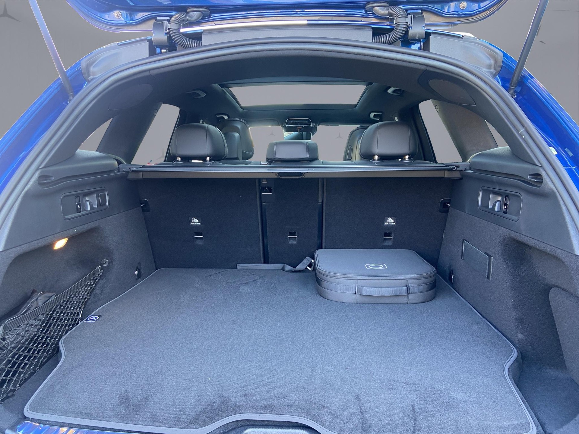 MERCEDES-BENZ GLC 300 e EQ Star AMG Line 4matic-image-17
