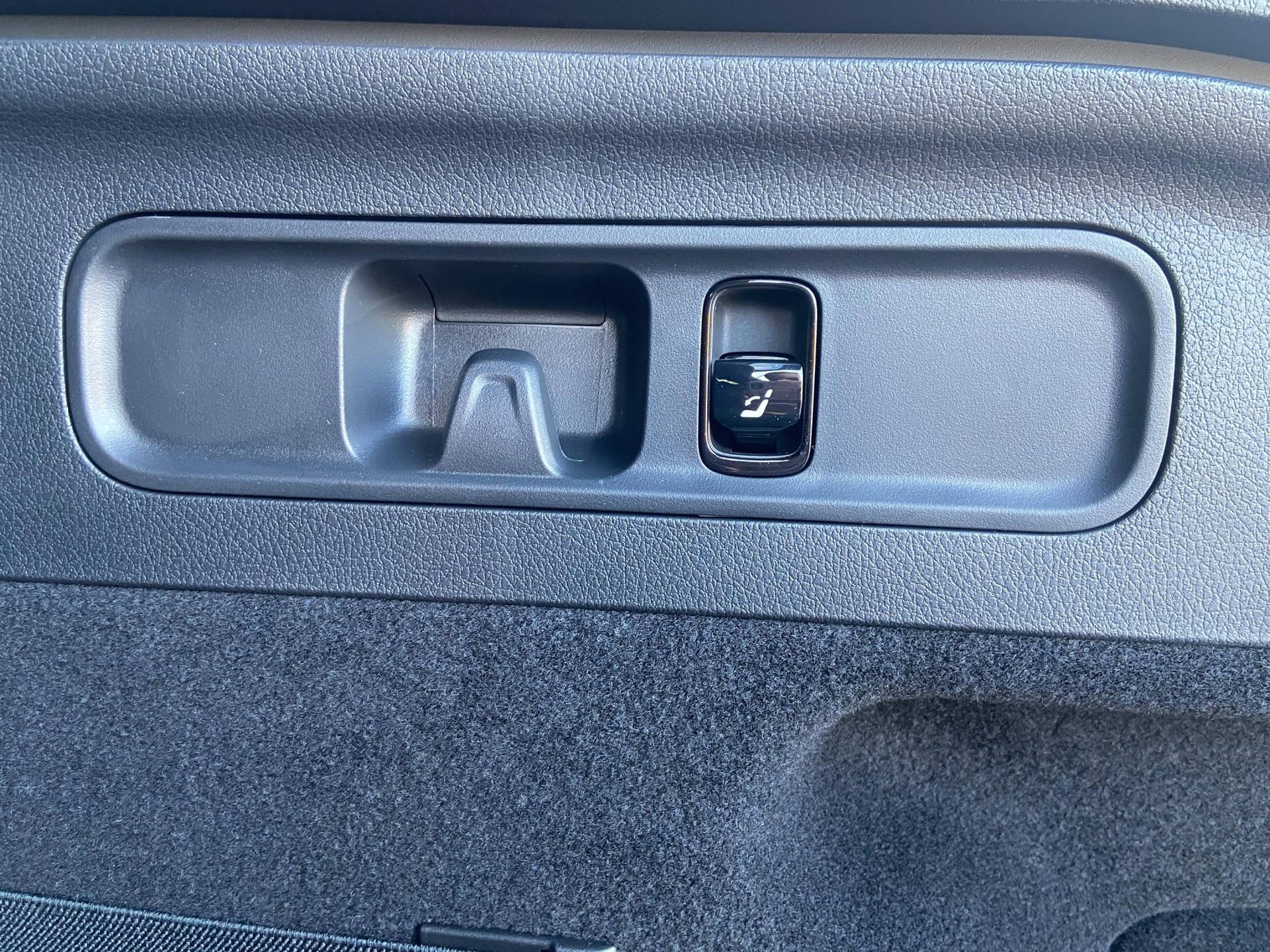MERCEDES-BENZ GLC 300 e EQ Star AMG Line 4matic-image-23