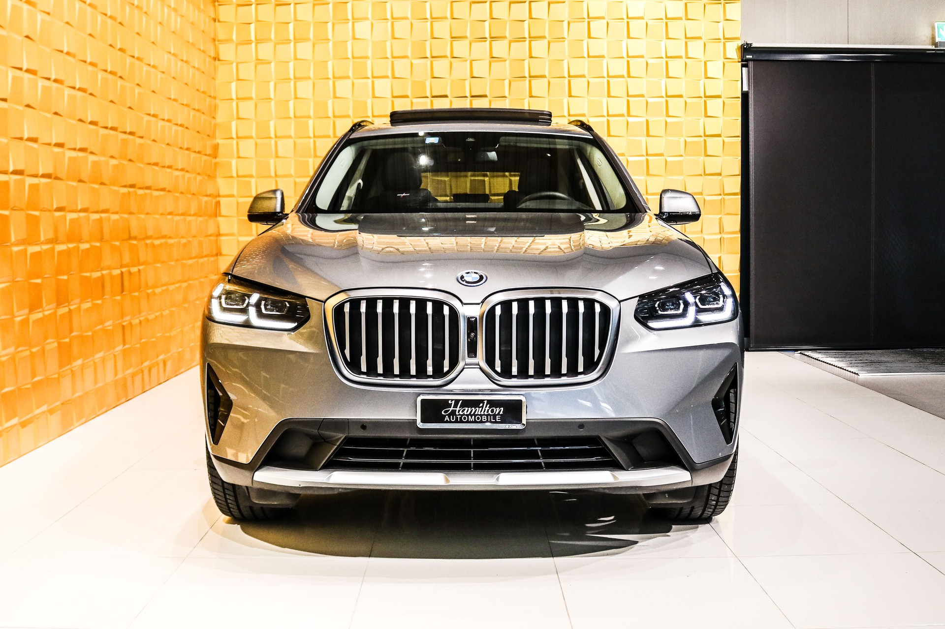 BMW X3 30e xDrive-showroom-element-2