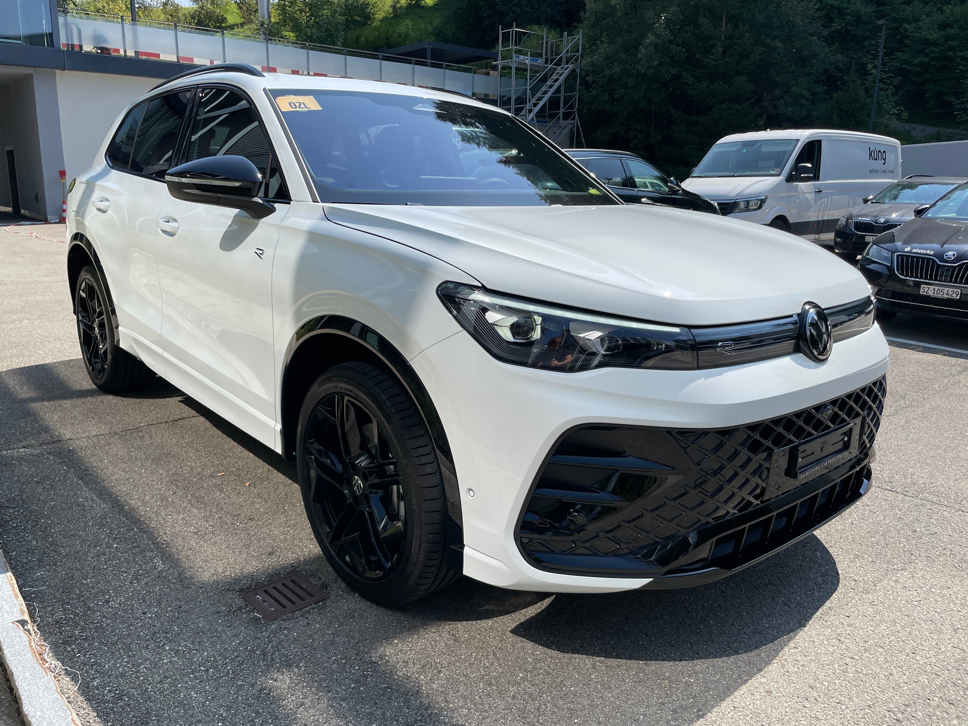 VW Tiguan 2.0 TDI SCR R-Line 4Motion DSG-showroom-element-2