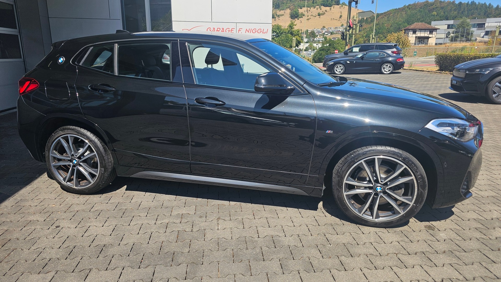 BMW X2 xDrive 20i M Sport-showroom-element-3