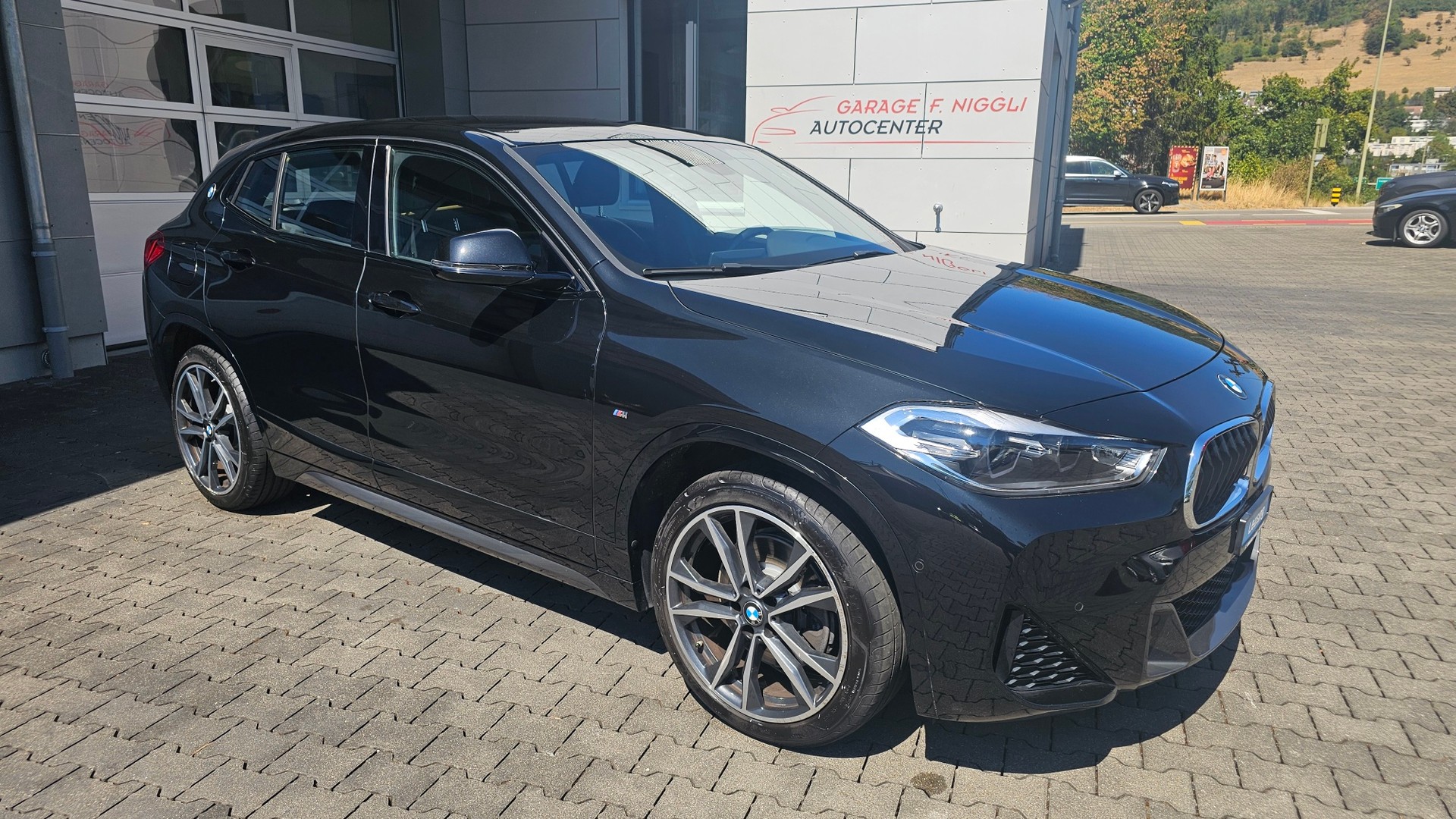 BMW X2 xDrive 20i M Sport-showroom-element-1