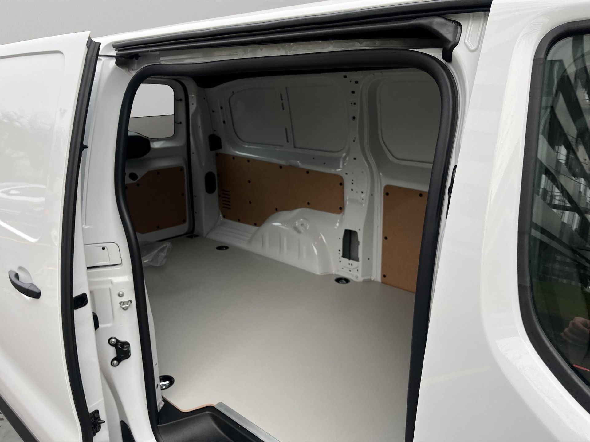 PEUGEOT e-Expert Kaw. Long 75 kWh-image-8