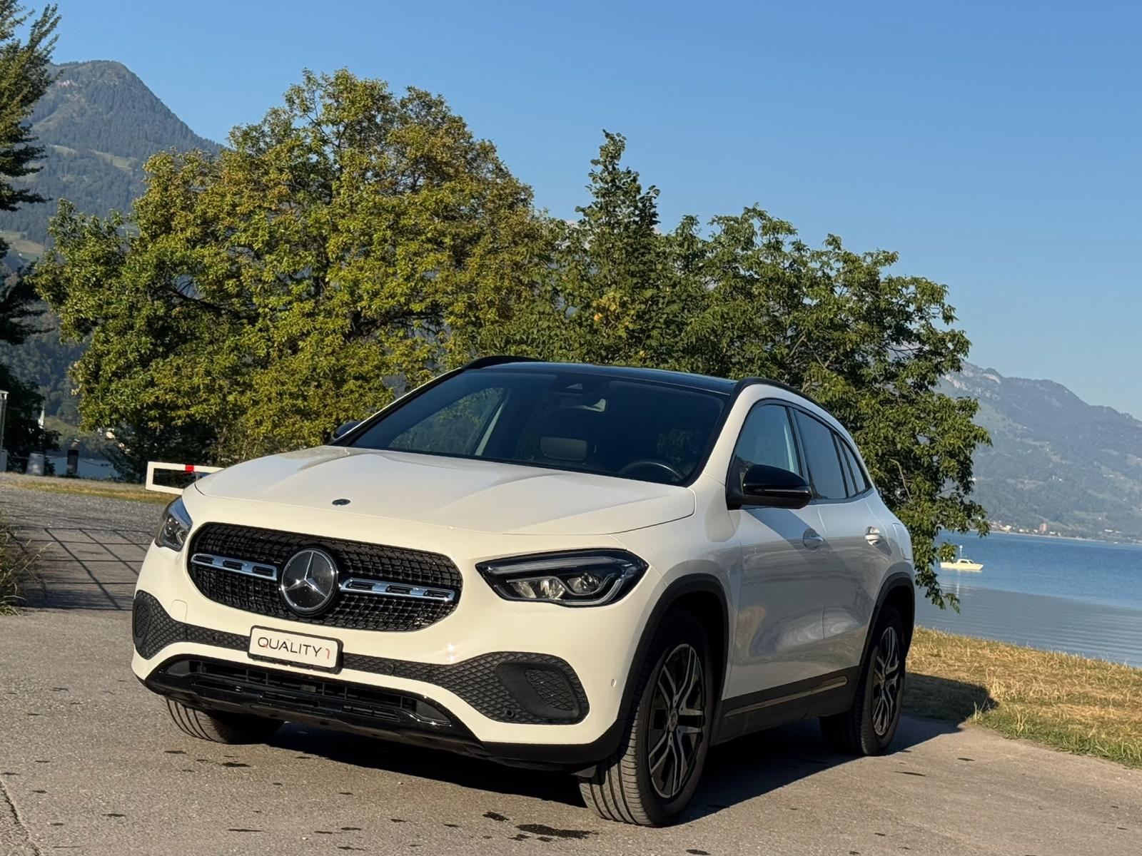 MERCEDES-BENZ GLA 200d 4Matic Progressive 8G-DCT-showroom-element-3