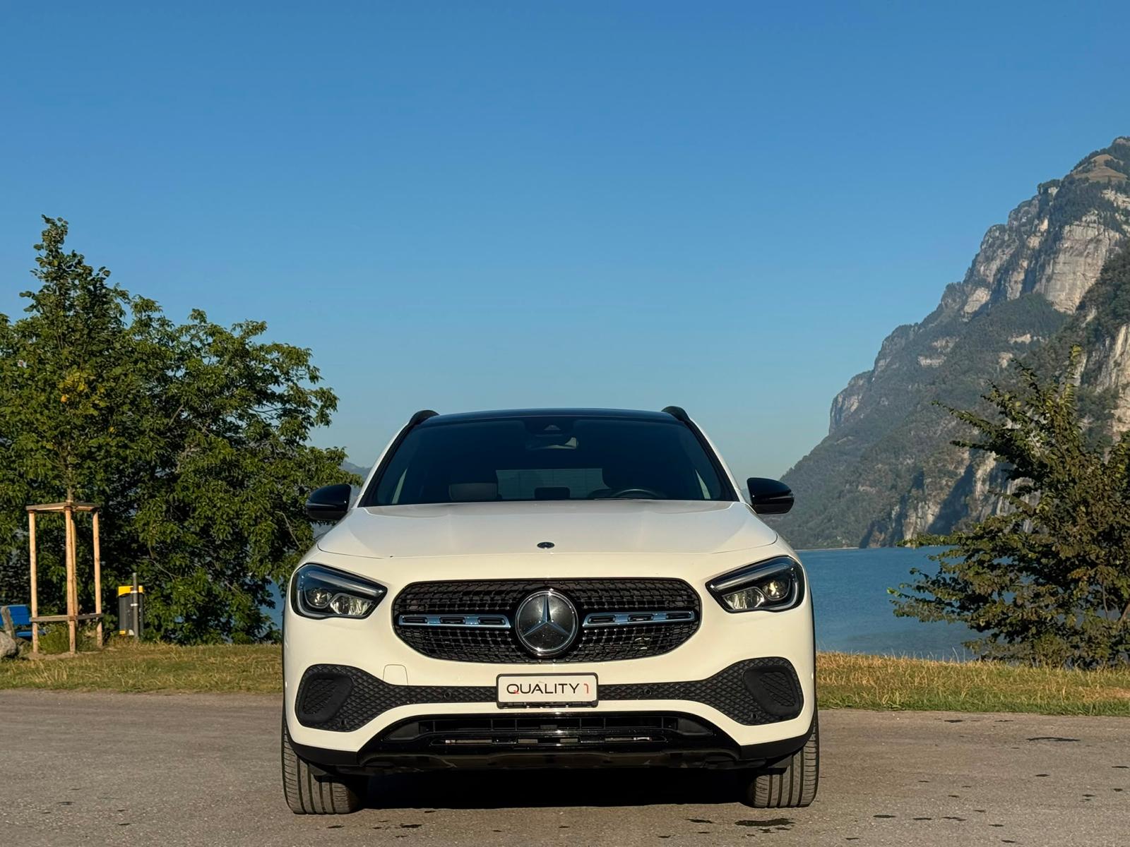 MERCEDES-BENZ GLA 200d 4Matic Progressive 8G-DCT-showroom-element-1