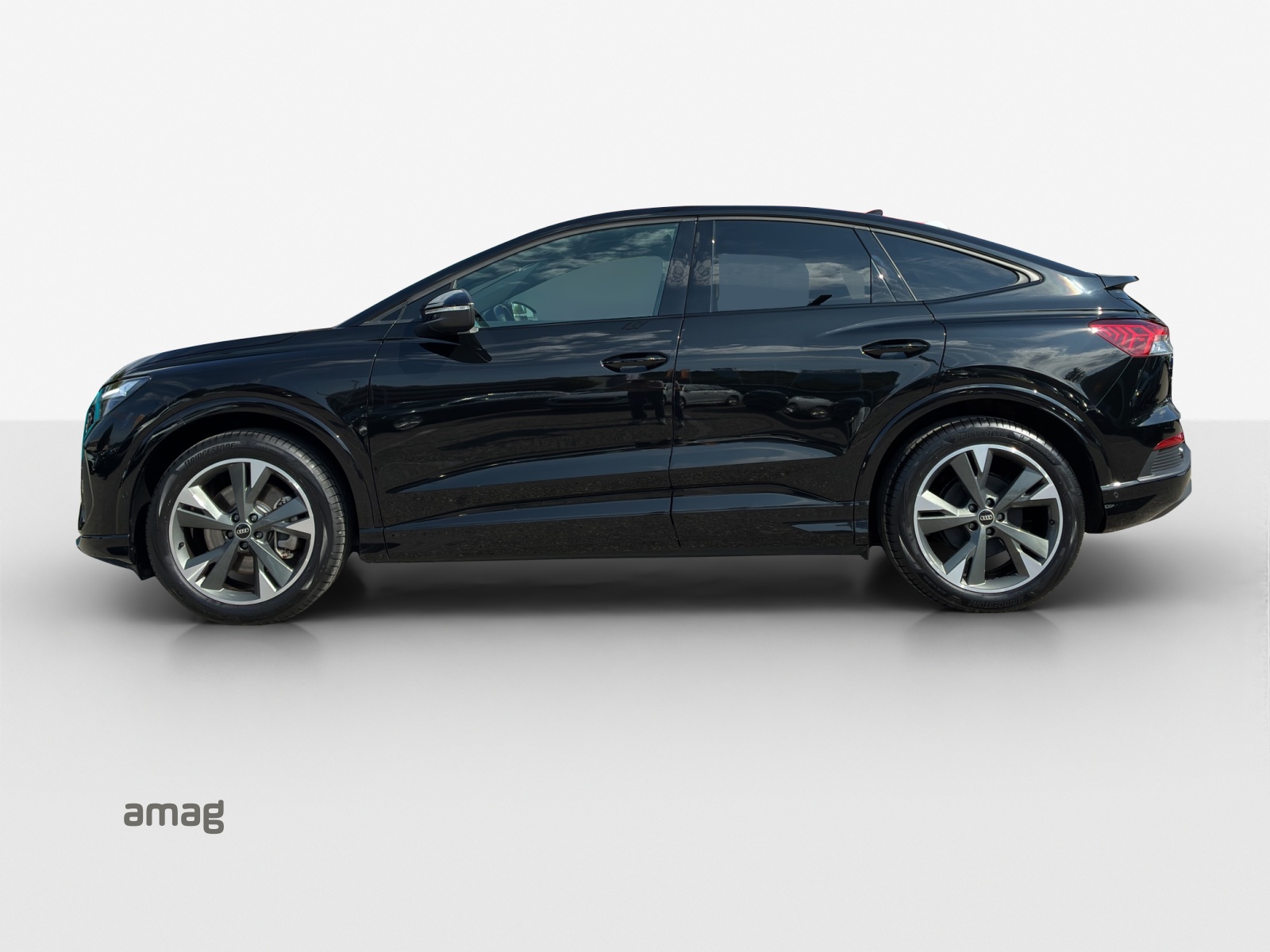 AUDI Q4 Sportback e-tron 40-showroom-element-1