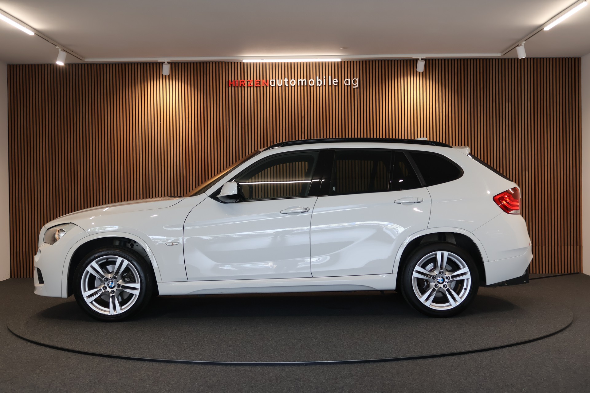 BMW X1 xDrive 28i Steptronic M Sport Paket-showroom-element-1